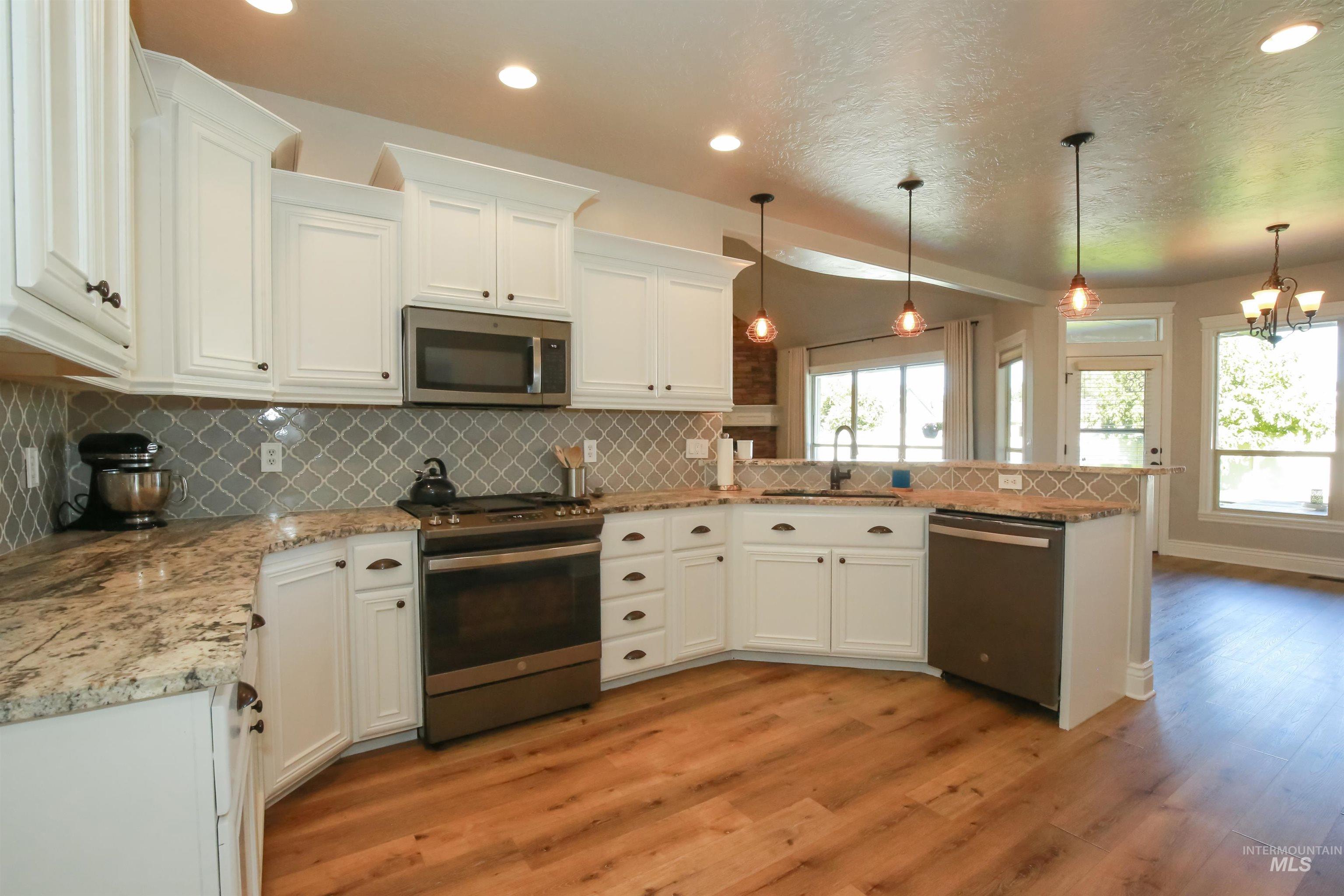 740 Syringa Springs Drive, Fruitland, Idaho 83619, 5 Bedrooms, 2.5 Bathrooms, Residential For Sale, Price $615,000,MLS 98999798