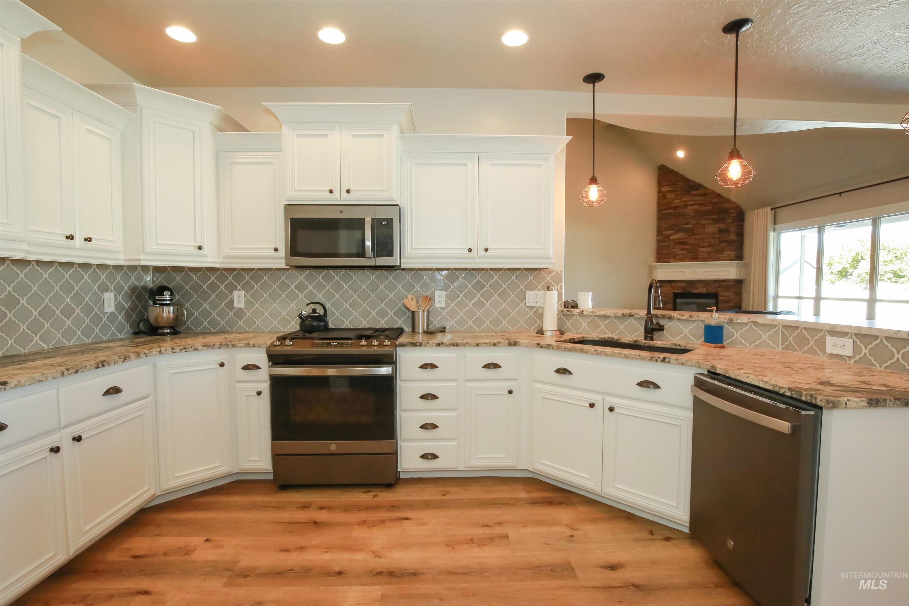 740 Syringa Springs Drive, Fruitland, Idaho 83619, 5 Bedrooms, 2.5 Bathrooms, Residential For Sale, Price $615,000,MLS 98999798