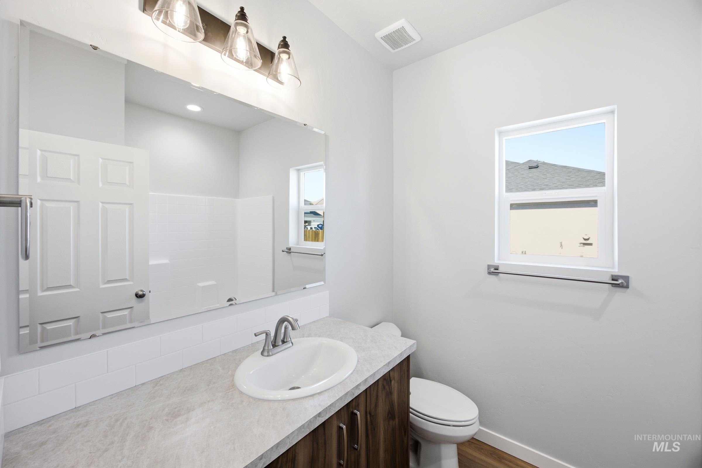 1825 Gyrfalcon St, Middleton, Idaho 83644, 3 Bedrooms, 2 Bathrooms, Residential For Sale, Price $449,990,MLS 98999800
