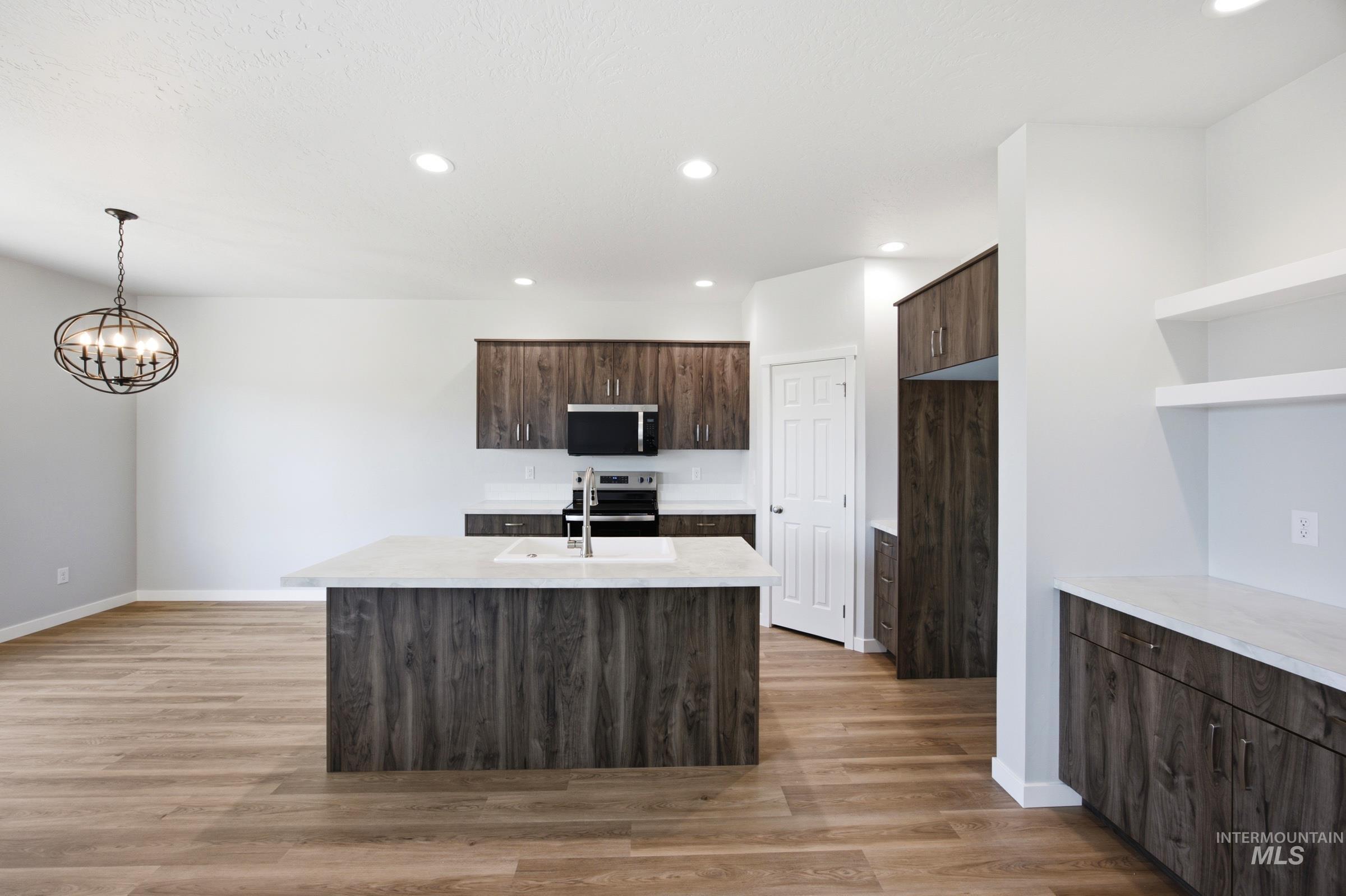 1825 Gyrfalcon St, Middleton, Idaho 83644, 3 Bedrooms, 2 Bathrooms, Residential For Sale, Price $449,990,MLS 98999800