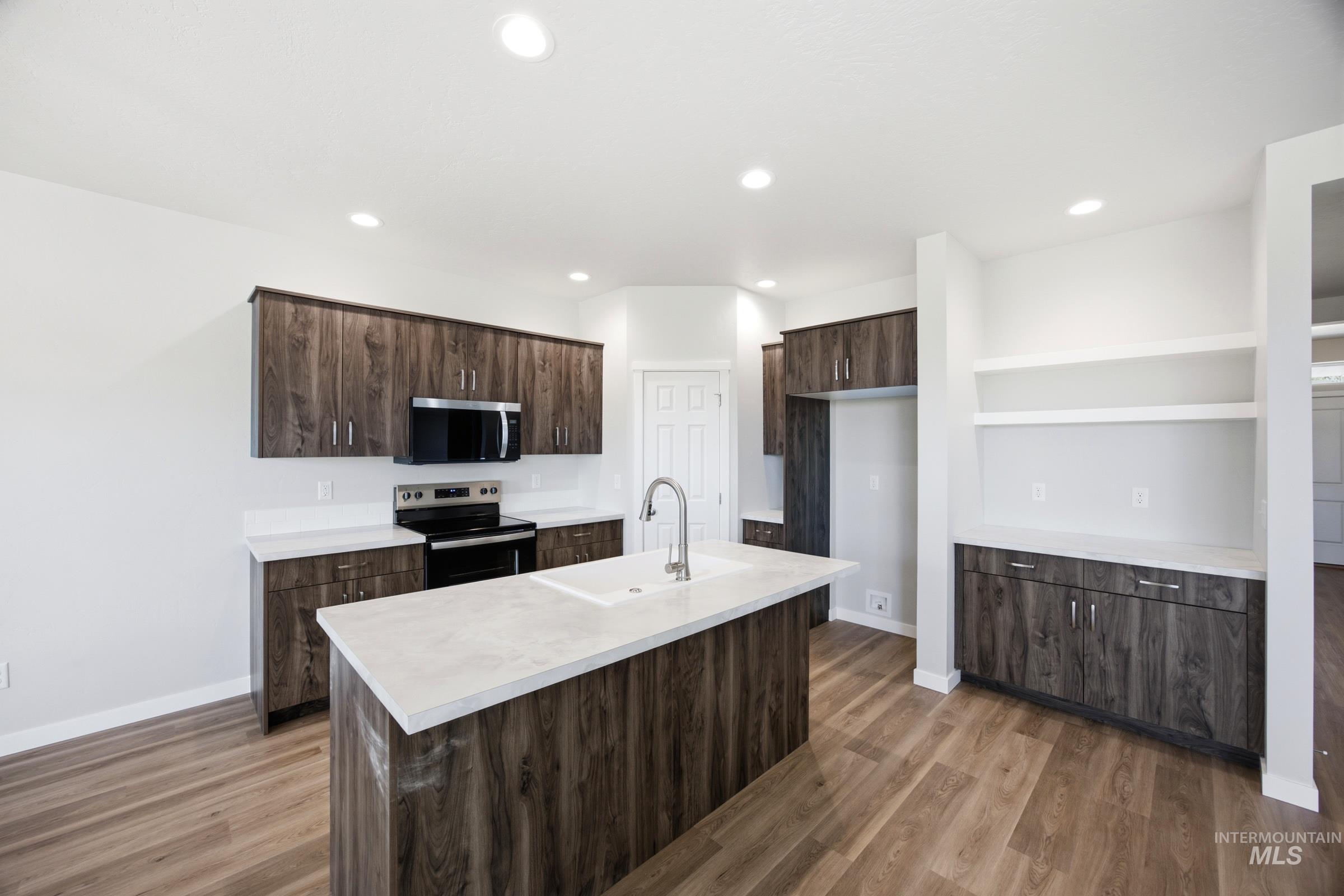 1825 Gyrfalcon St, Middleton, Idaho 83644, 3 Bedrooms, 2 Bathrooms, Residential For Sale, Price $449,990,MLS 98999800