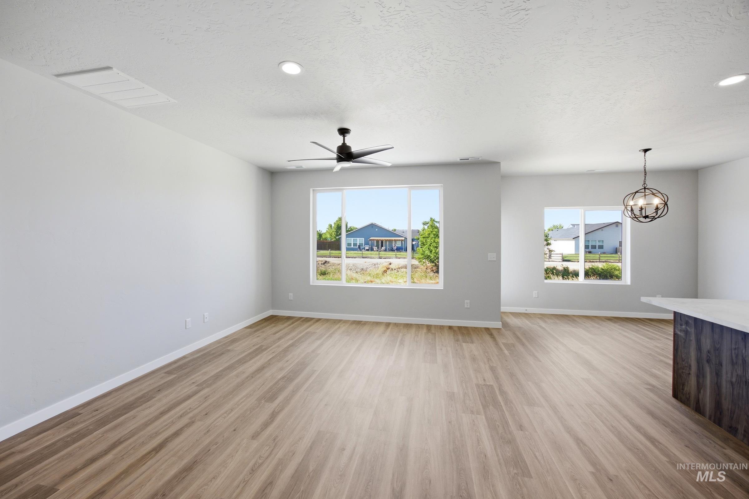 1825 Gyrfalcon St, Middleton, Idaho 83644, 3 Bedrooms, 2 Bathrooms, Residential For Sale, Price $449,990,MLS 98999800