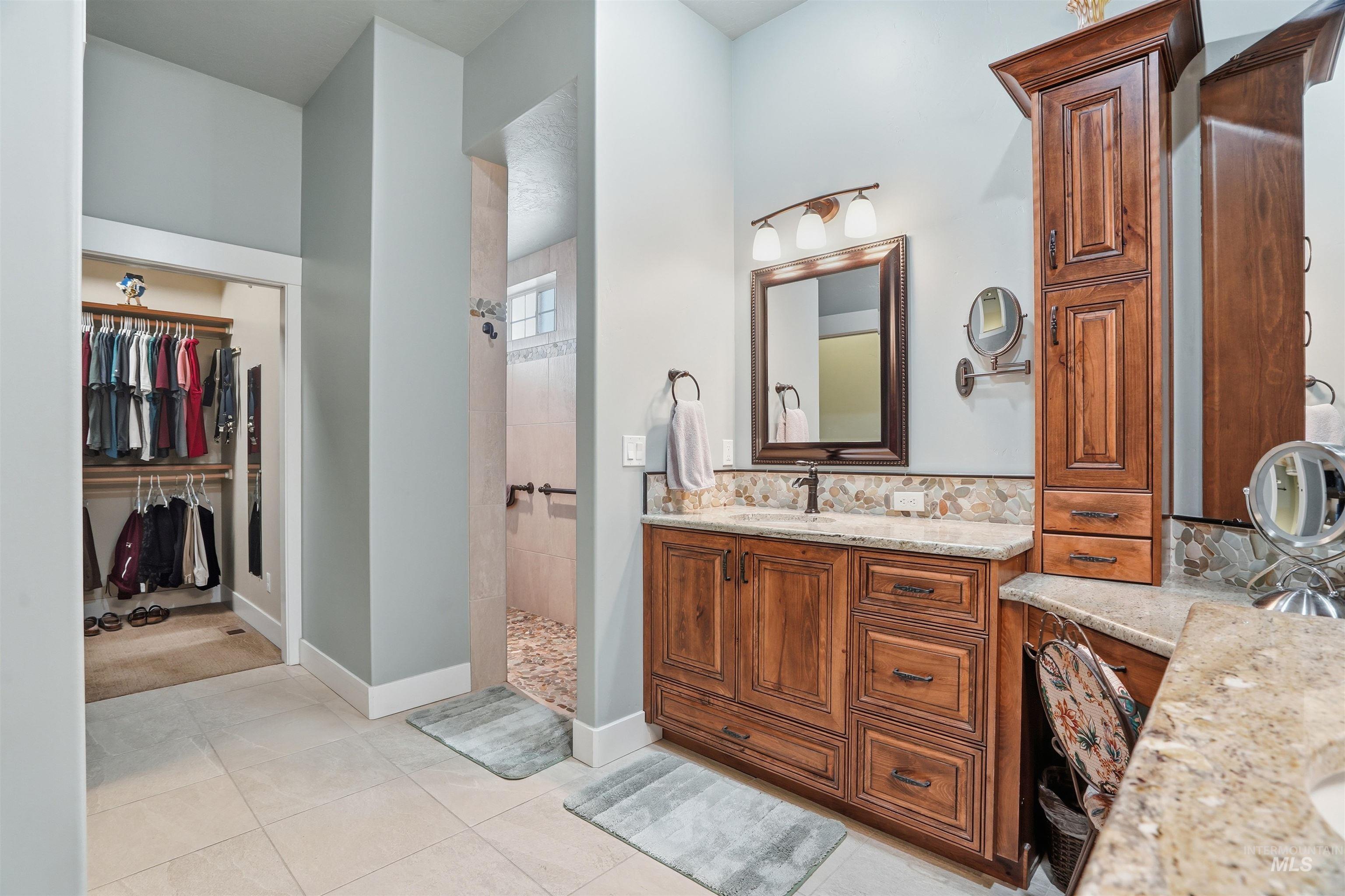 11887 W Pinewood River Lane, Star, Idaho 83669, 4 Bedrooms, 2.5 Bathrooms, Residential For Sale, Price $995,000,MLS 98999802