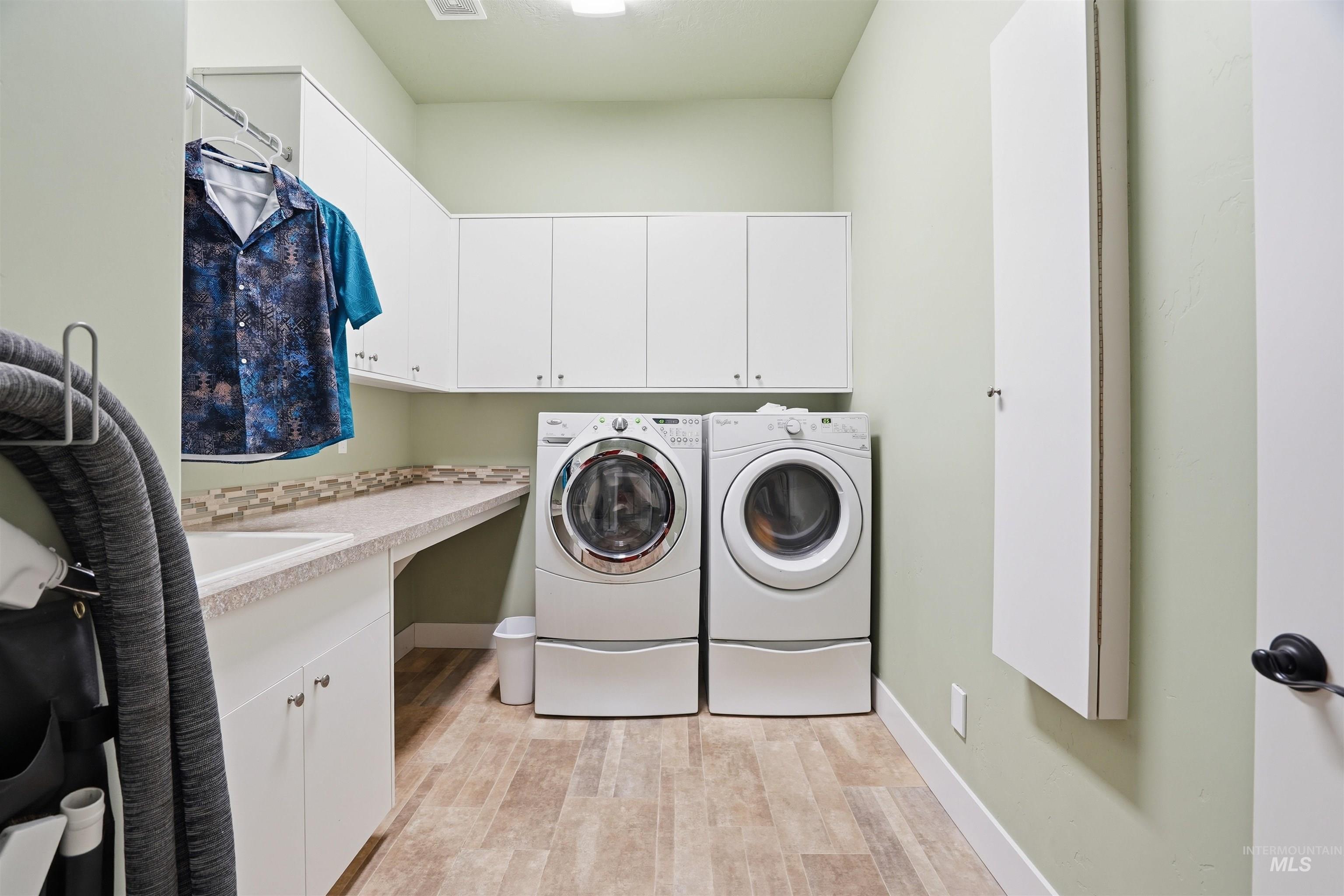 11887 W Pinewood River Lane, Star, Idaho 83669, 4 Bedrooms, 2.5 Bathrooms, Residential For Sale, Price $995,000,MLS 98999802