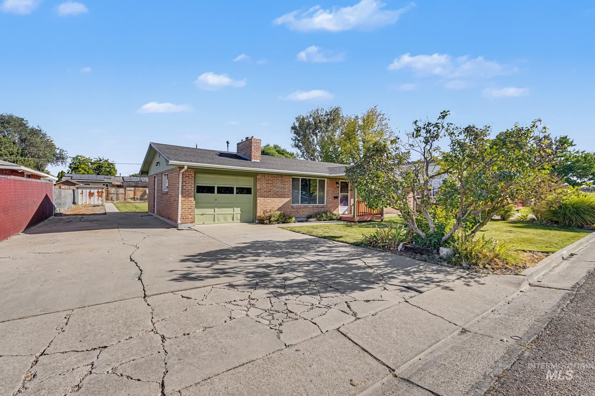 306 Palo Alto Drive, Caldwell, Idaho 83605, 3 Bedrooms, 1.5 Bathrooms, Residential For Sale, Price $344,900,MLS 98999805