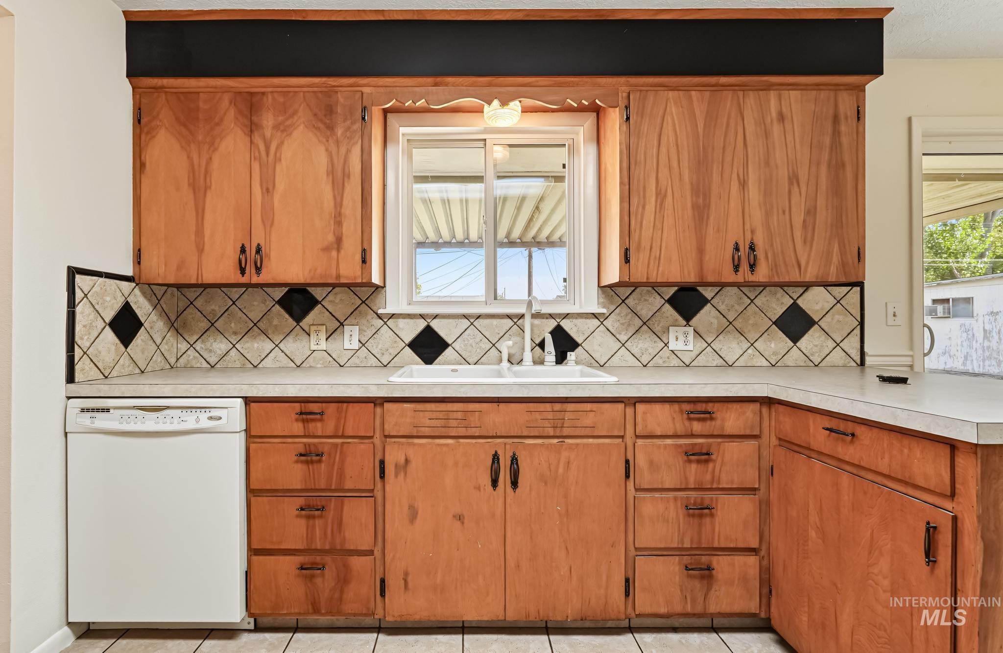 306 Palo Alto Drive, Caldwell, Idaho 83605, 3 Bedrooms, 1.5 Bathrooms, Residential For Sale, Price $344,900,MLS 98999805