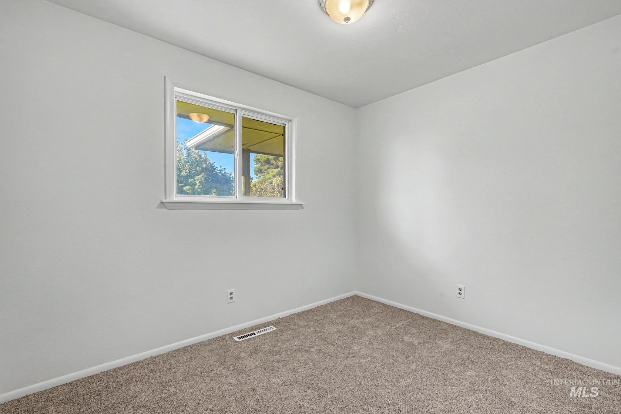 306 Palo Alto Drive, Caldwell, Idaho 83605, 3 Bedrooms, 1.5 Bathrooms, Residential For Sale, Price $344,900,MLS 98999805