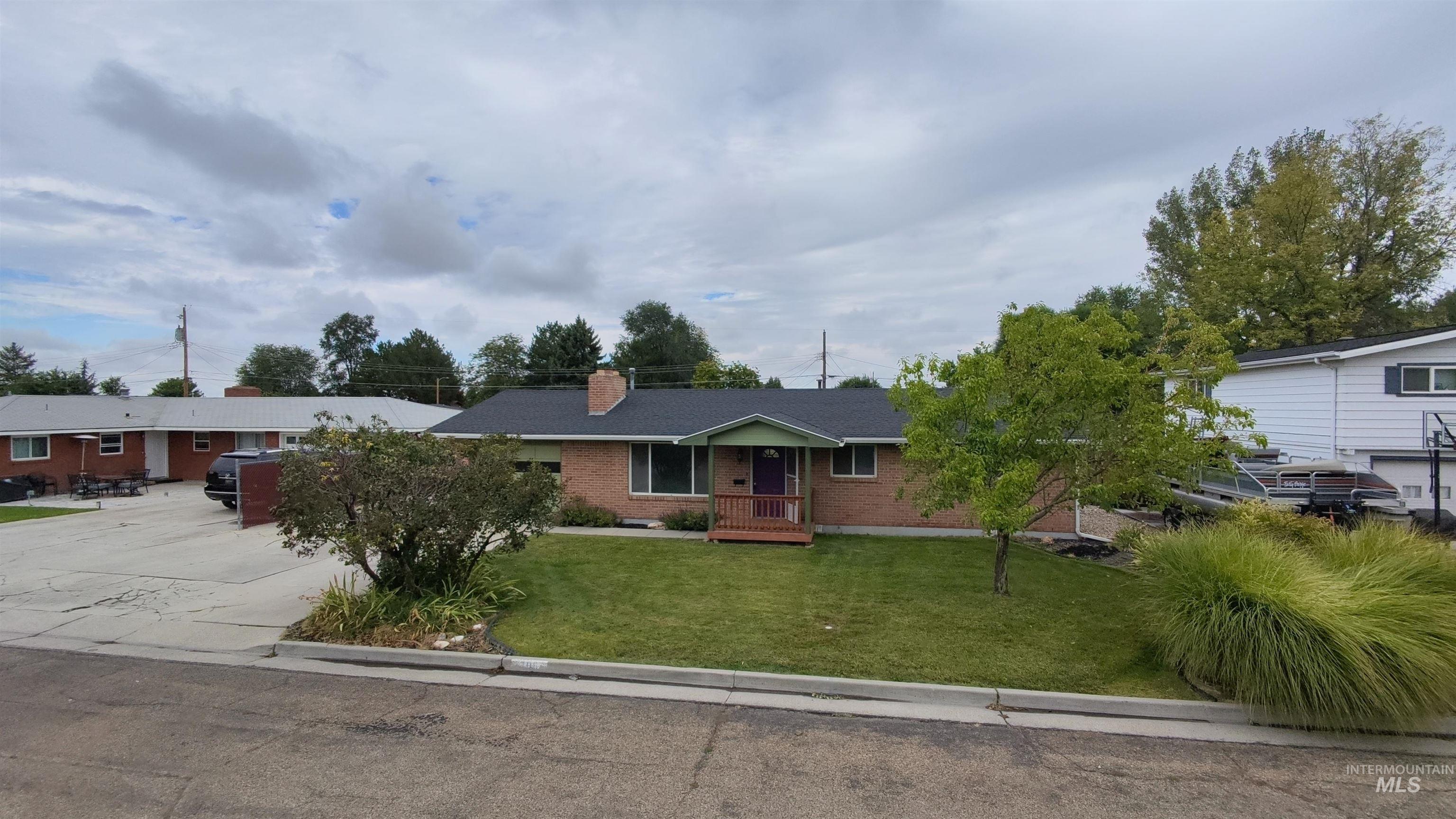 306 Palo Alto Drive, Caldwell, Idaho 83605, 3 Bedrooms, 1.5 Bathrooms, Residential For Sale, Price $344,900,MLS 98999805