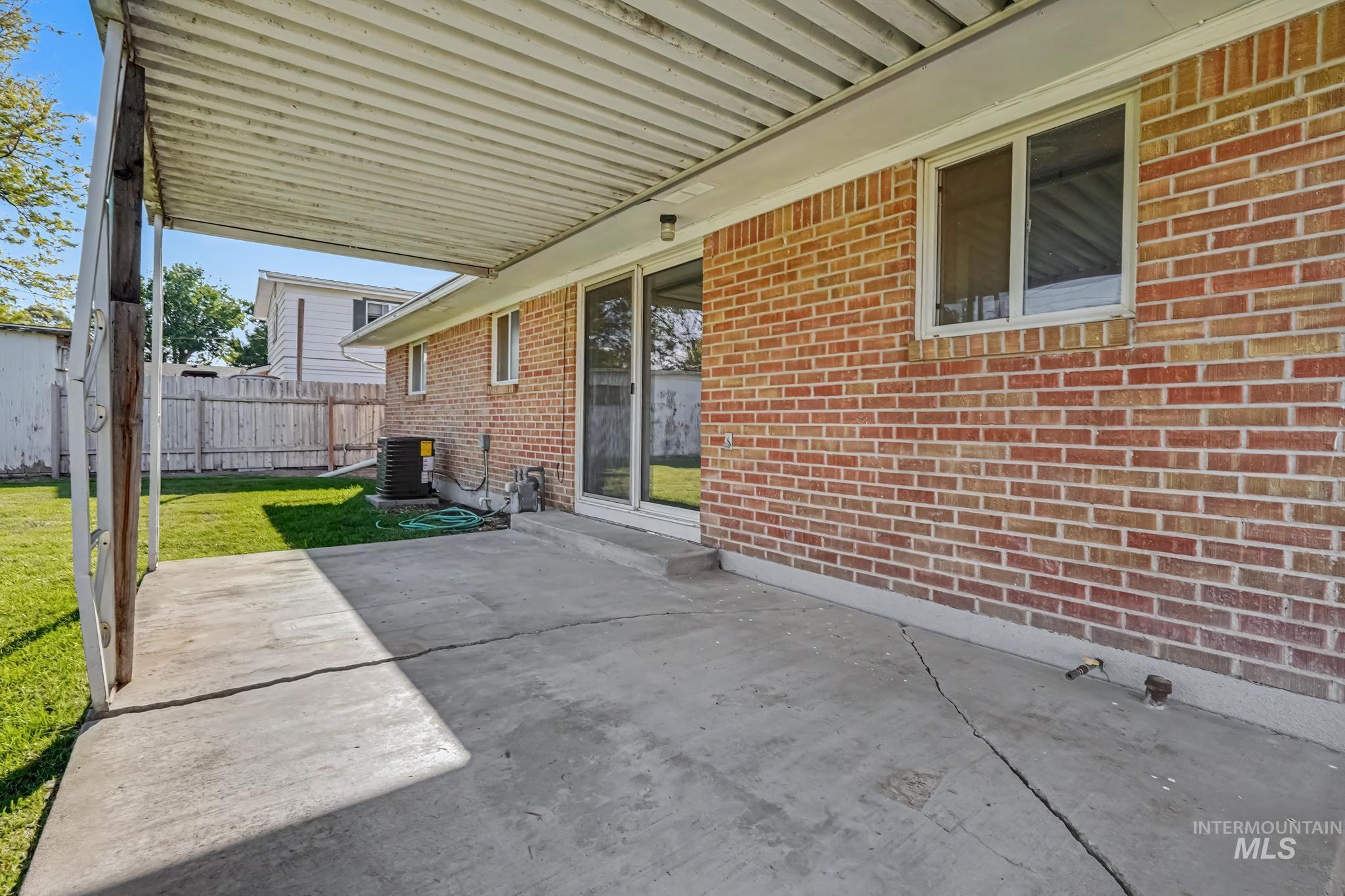 306 Palo Alto Drive, Caldwell, Idaho 83605, 3 Bedrooms, 1.5 Bathrooms, Residential For Sale, Price $344,900,MLS 98999805