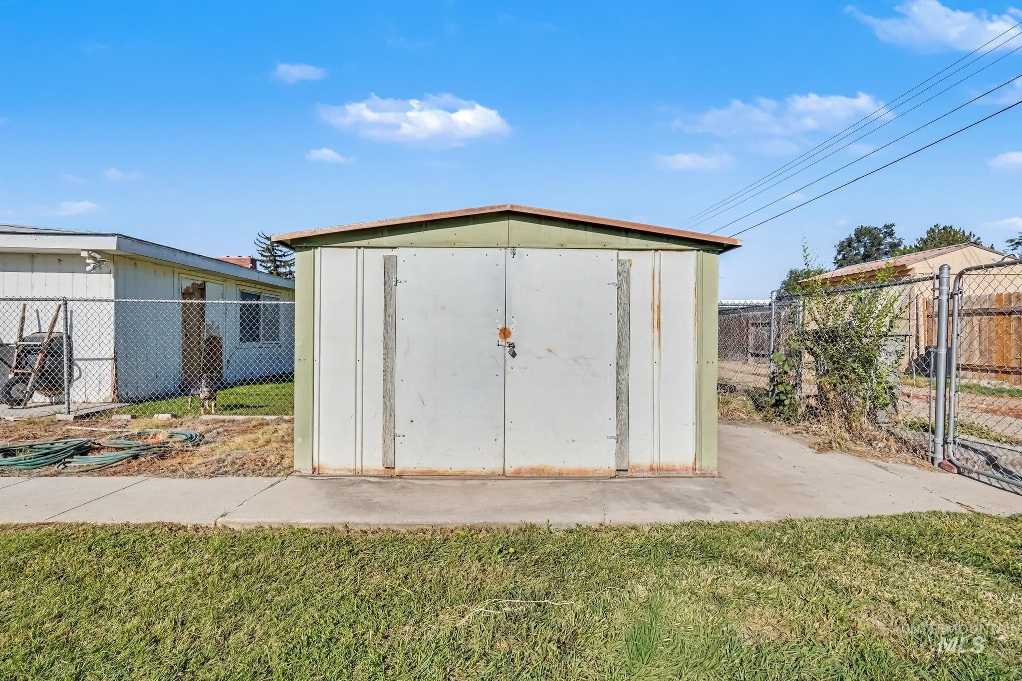 306 Palo Alto Drive, Caldwell, Idaho 83605, 3 Bedrooms, 1.5 Bathrooms, Residential For Sale, Price $344,900,MLS 98999805