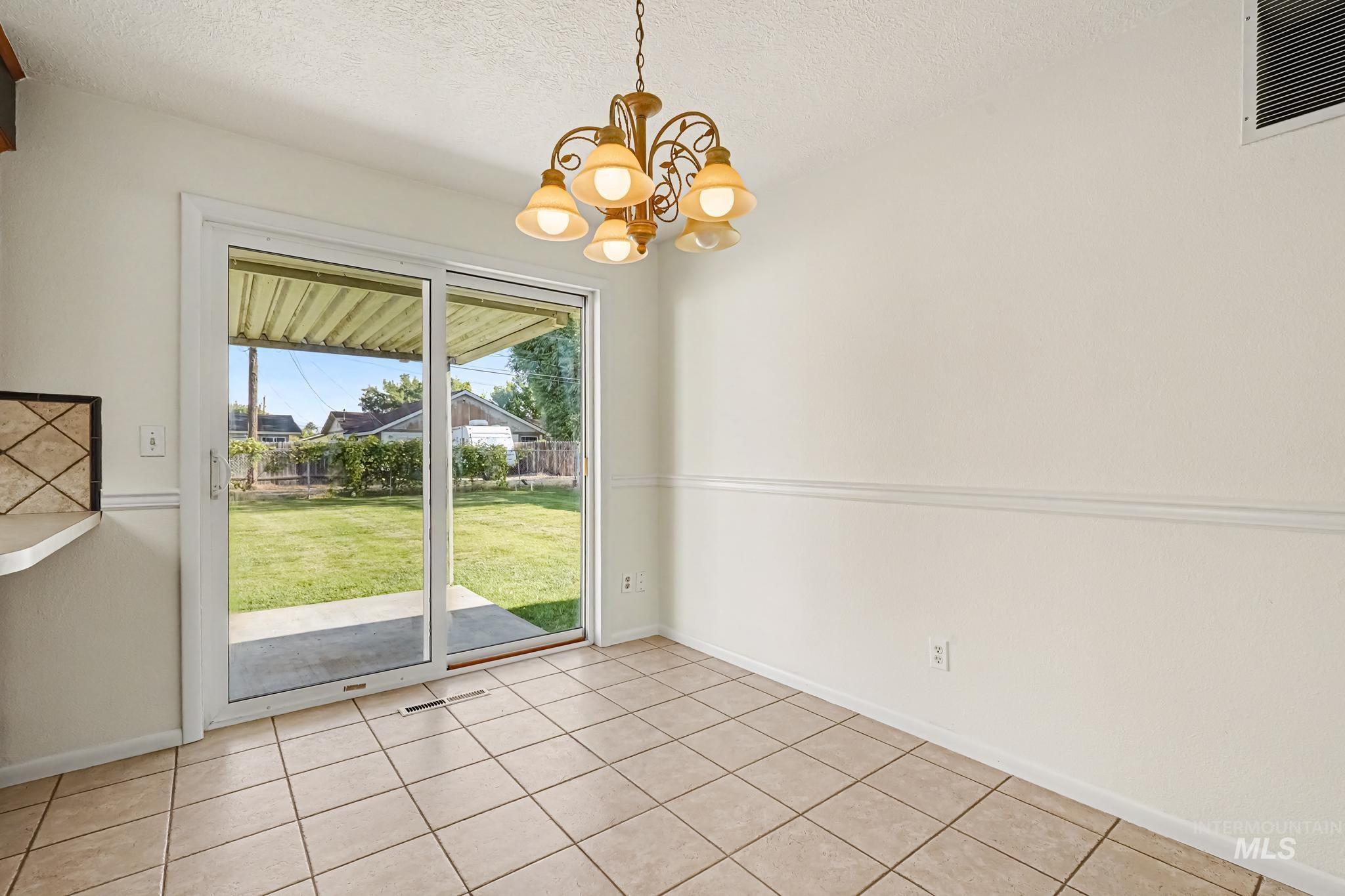 306 Palo Alto Drive, Caldwell, Idaho 83605, 3 Bedrooms, 1.5 Bathrooms, Residential For Sale, Price $344,900,MLS 98999805