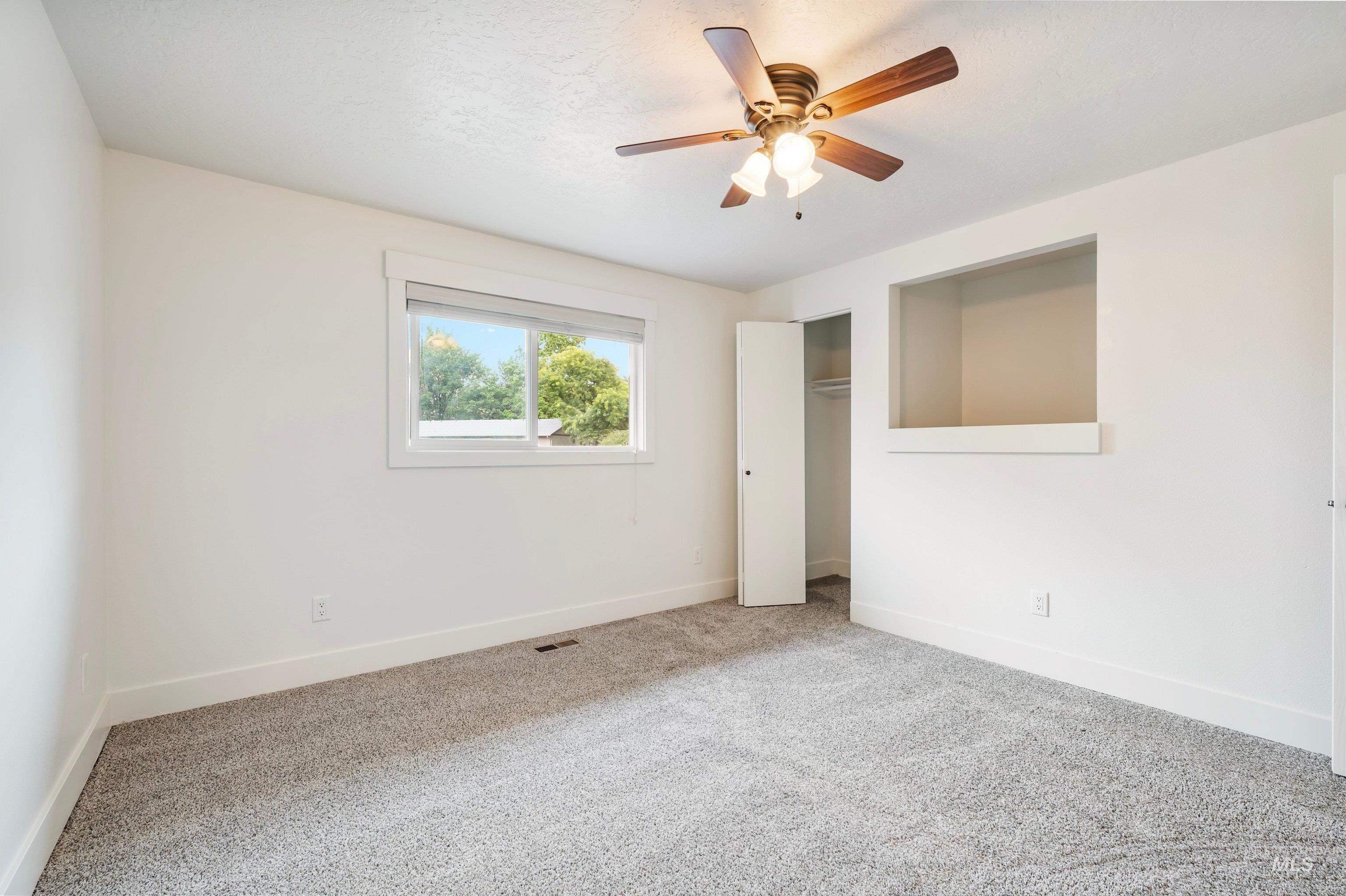 277 N Eagle Glen Ln, Eagle, Idaho 83616, 2 Bedrooms, 1.5 Bathrooms, Residential For Sale, Price $324,990,MLS 98999809