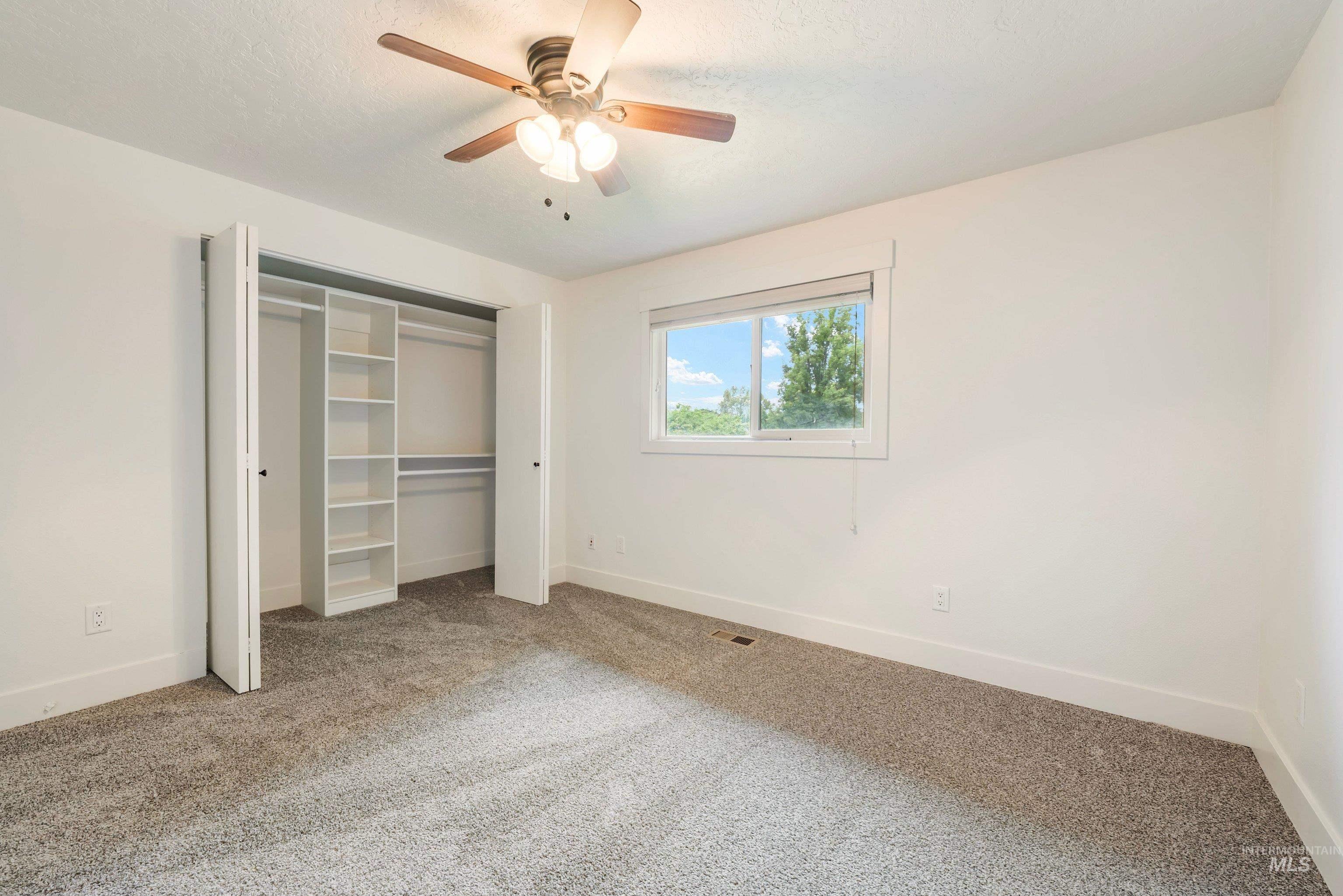 277 N Eagle Glen Ln, Eagle, Idaho 83616, 2 Bedrooms, 1.5 Bathrooms, Residential For Sale, Price $324,990,MLS 98999809