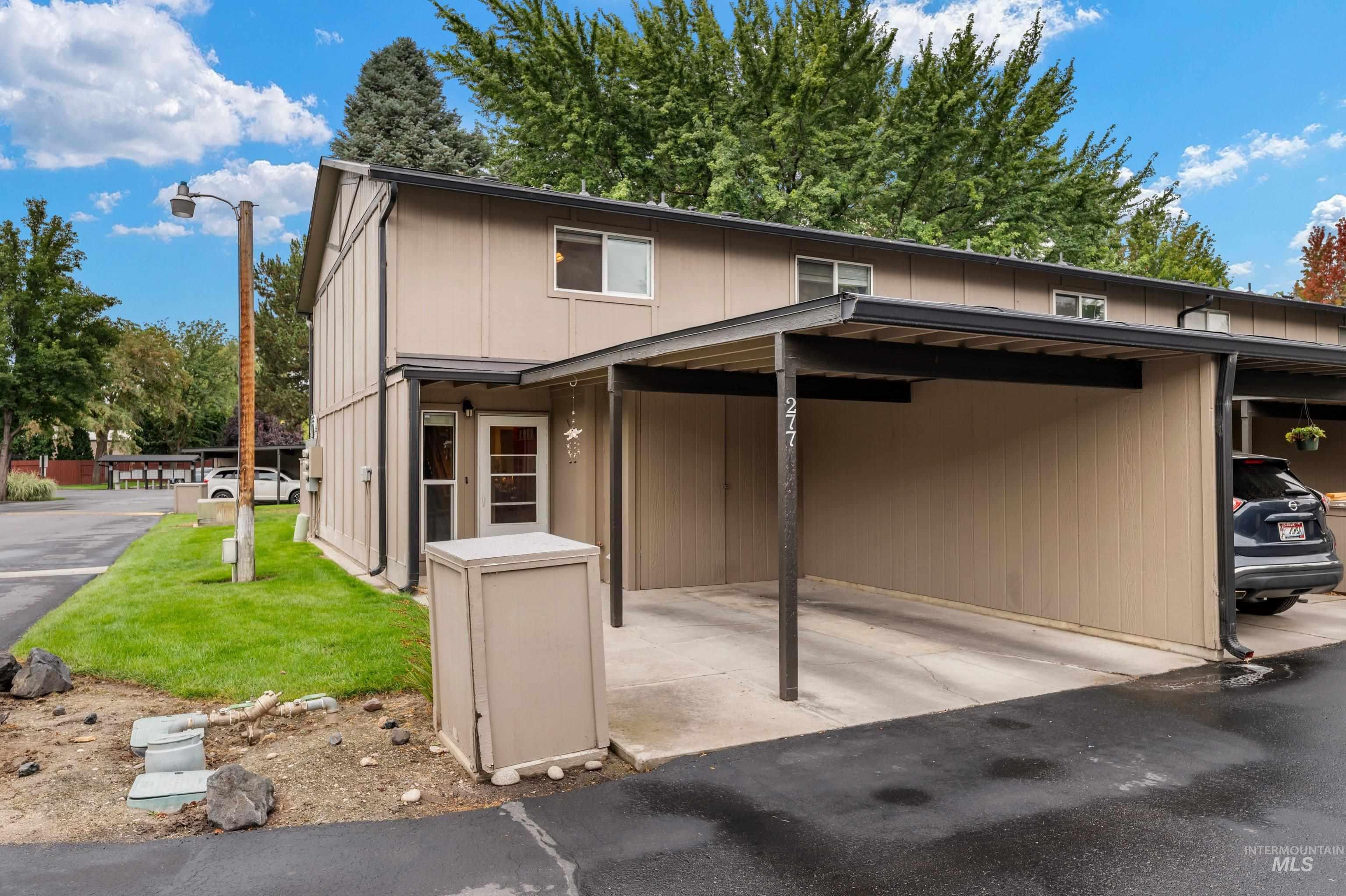 277 N Eagle Glen Ln, Eagle, Idaho 83616, 2 Bedrooms, 1.5 Bathrooms, Residential For Sale, Price $324,990,MLS 98999809