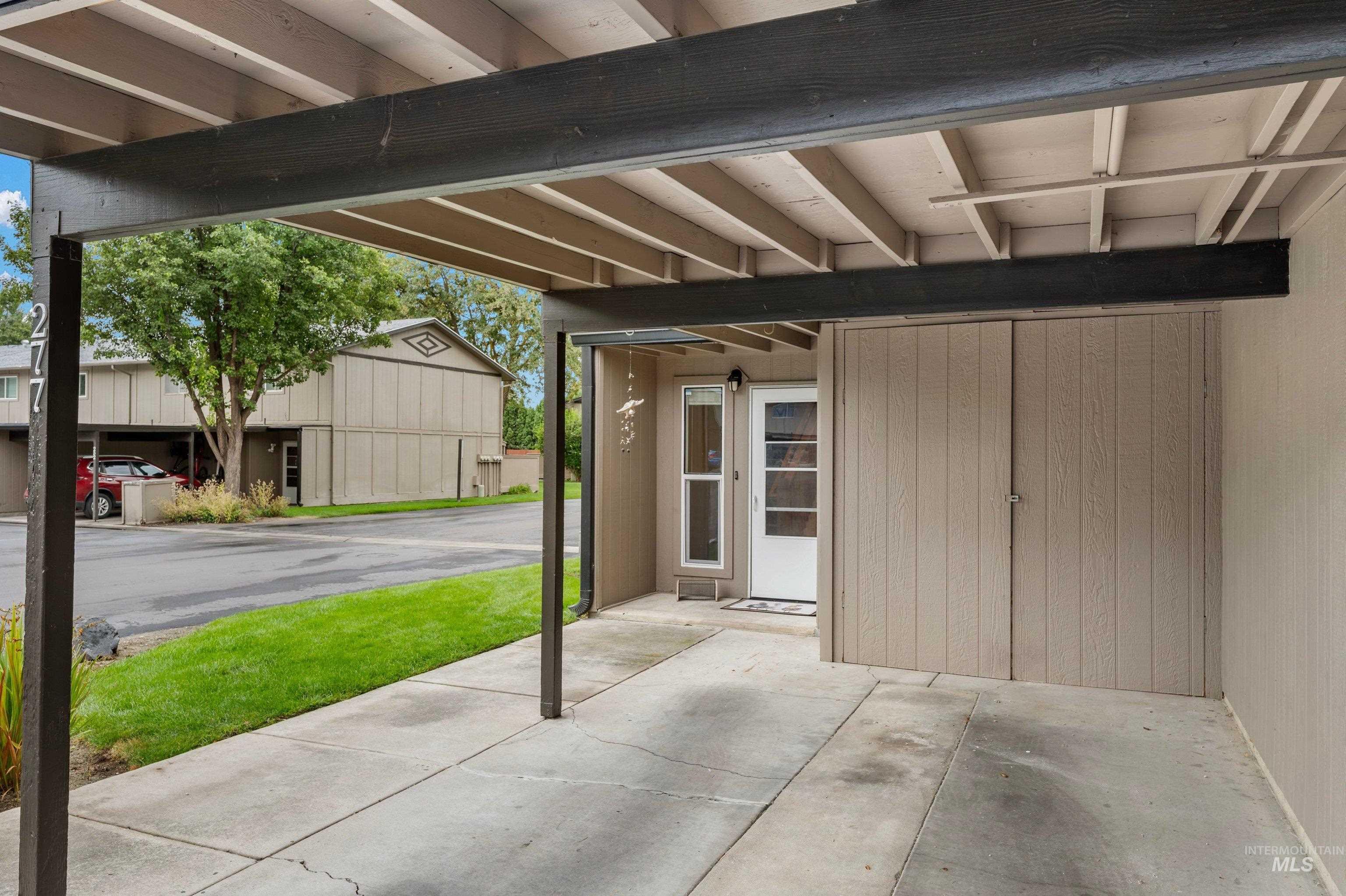 277 N Eagle Glen Ln, Eagle, Idaho 83616, 2 Bedrooms, 1.5 Bathrooms, Residential For Sale, Price $324,990,MLS 98999809