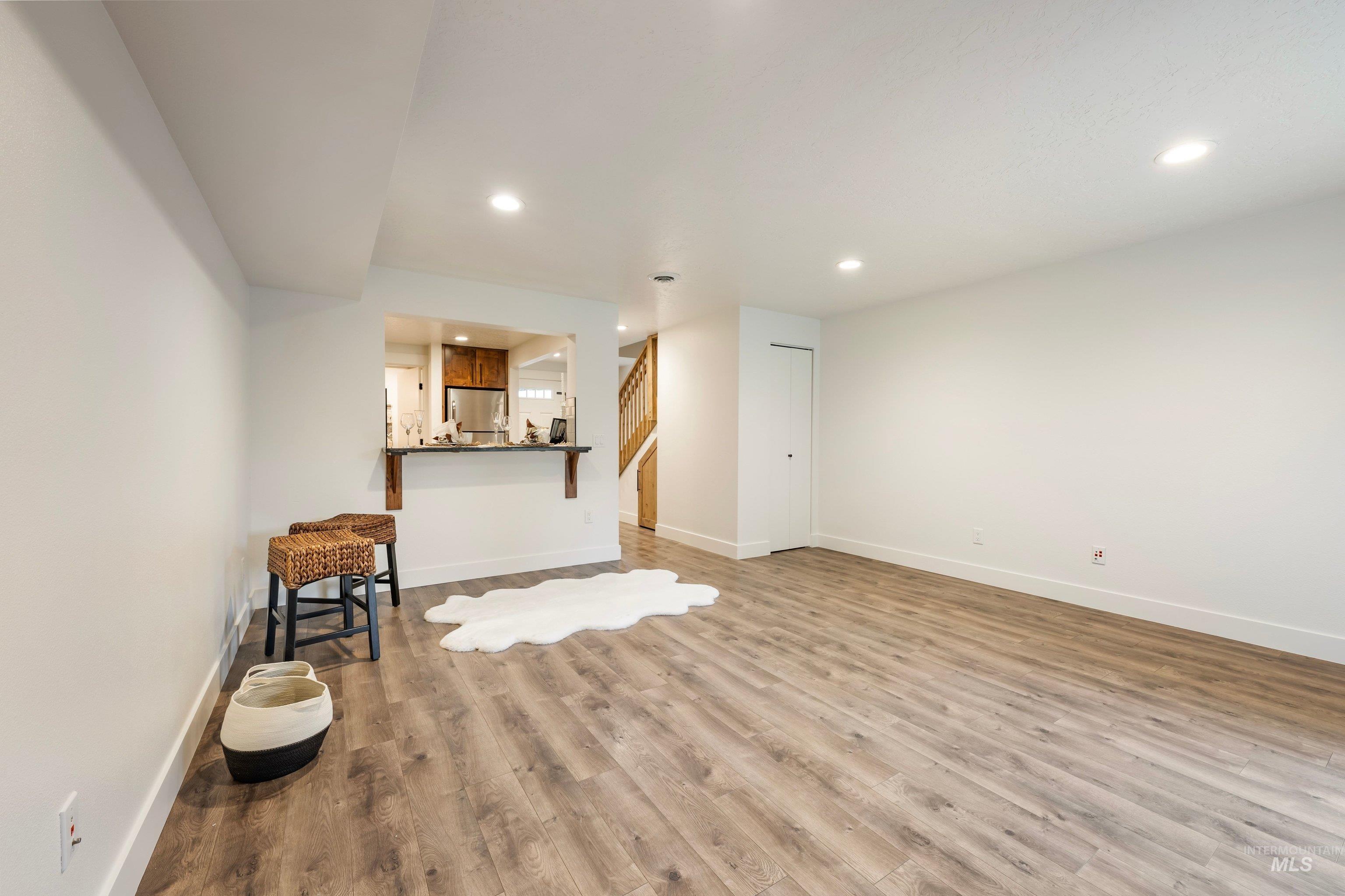 277 N Eagle Glen Ln, Eagle, Idaho 83616, 2 Bedrooms, 1.5 Bathrooms, Residential For Sale, Price $324,990,MLS 98999809