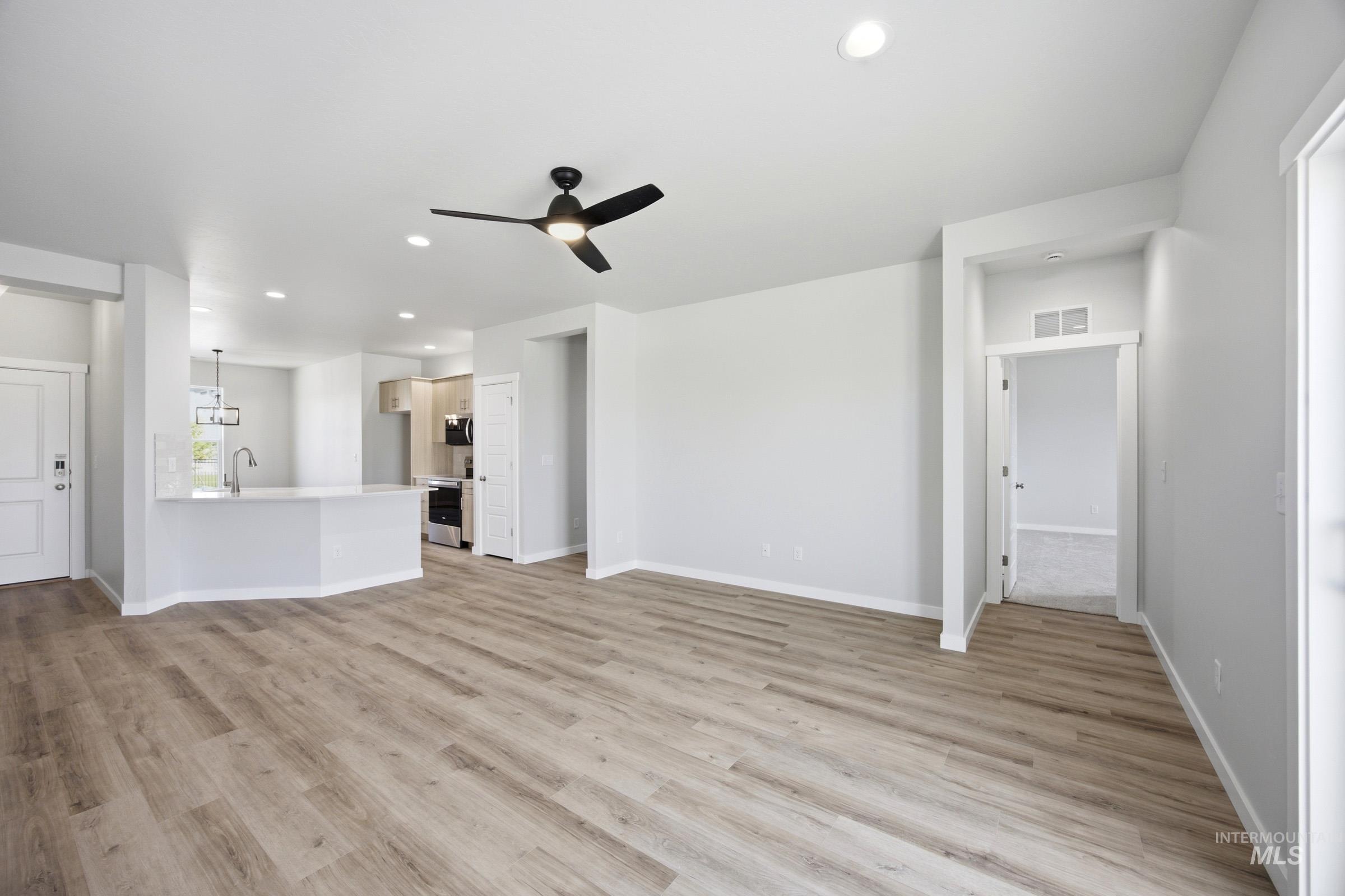 9080 W Violet St, Nampa, Idaho 83687, 3 Bedrooms, 2 Bathrooms, Residential For Sale, Price $404,990,MLS 98999810