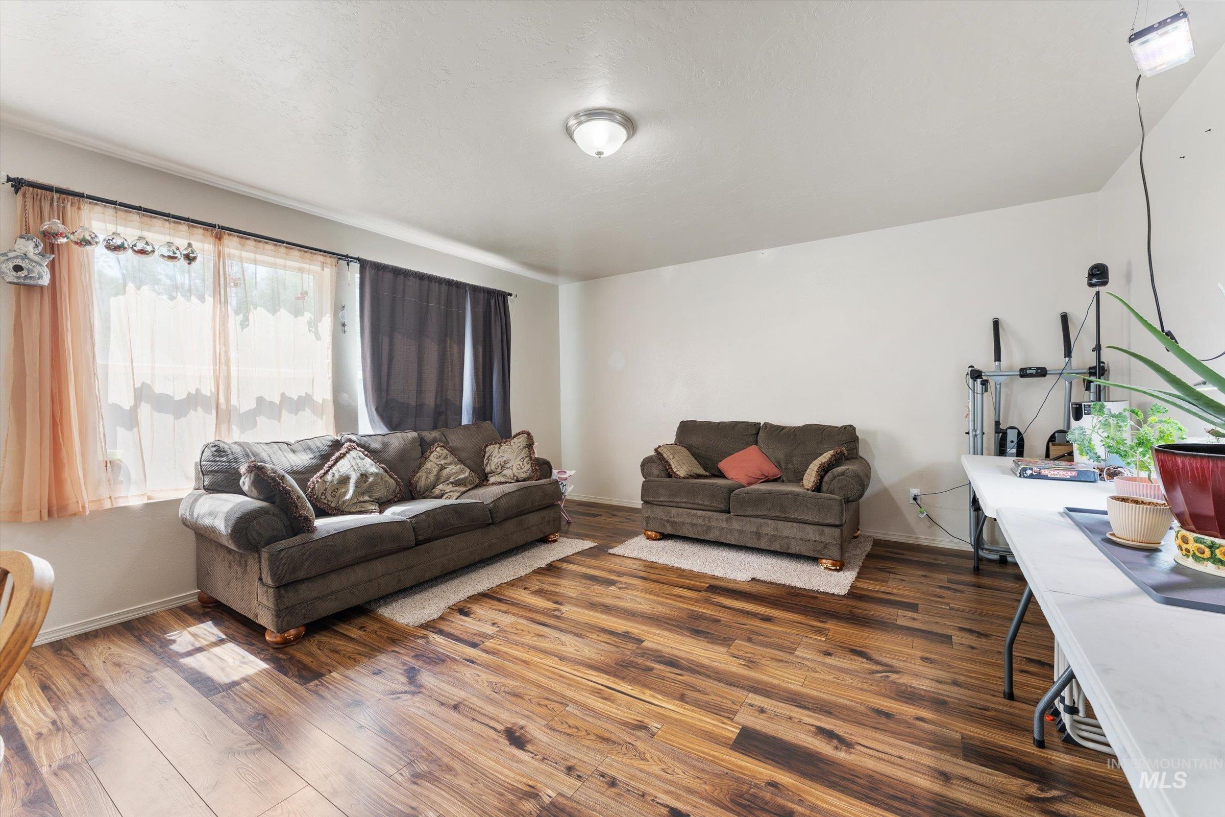 1577 Gold Street, Middleton, Idaho 83644, 5 Bedrooms, 2.5 Bathrooms, Residential For Sale, Price $500,000, 98999813
