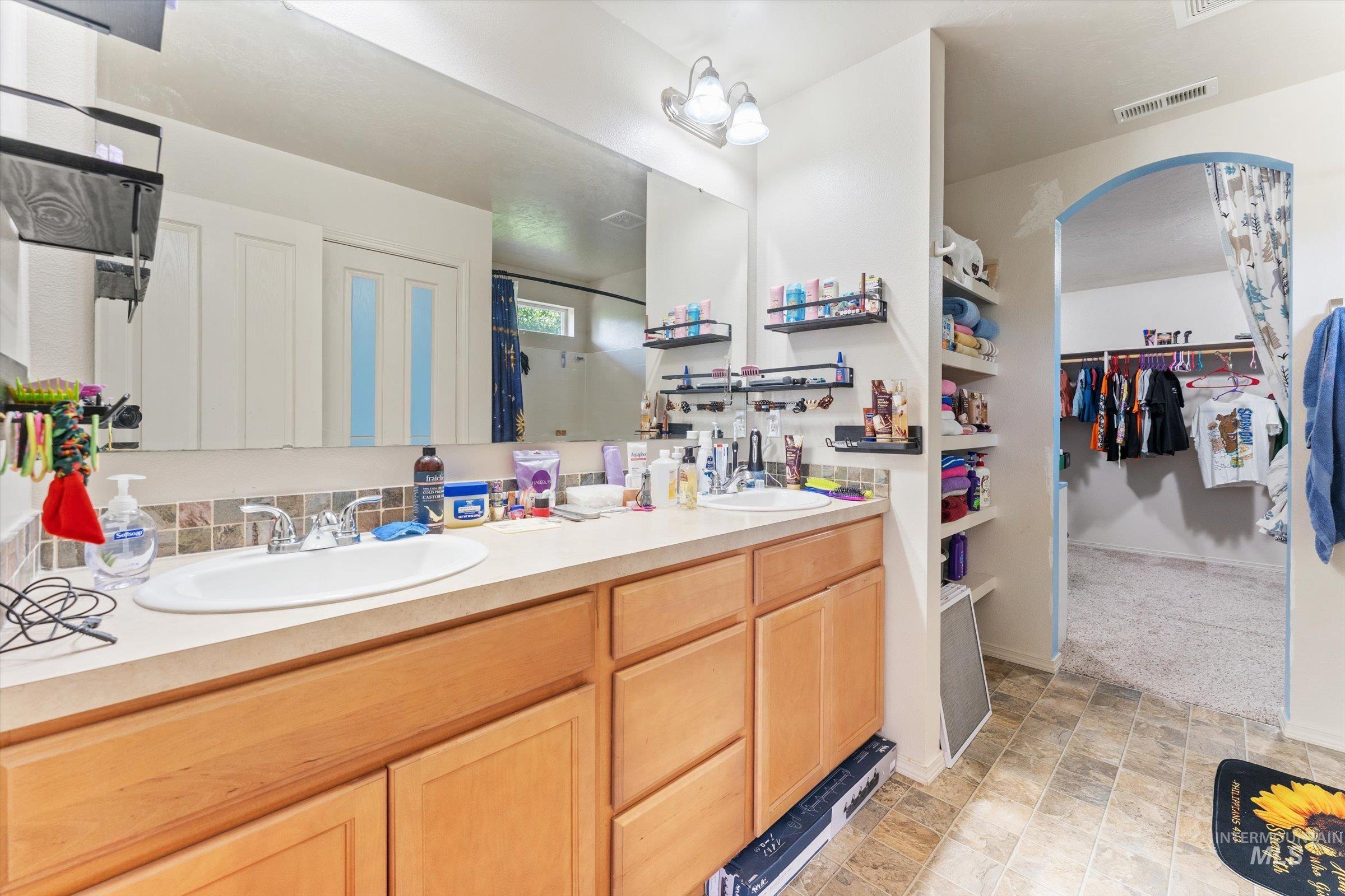 1577 Gold Street, Middleton, Idaho 83644, 5 Bedrooms, 2.5 Bathrooms, Residential For Sale, Price $500,000, 98999813
