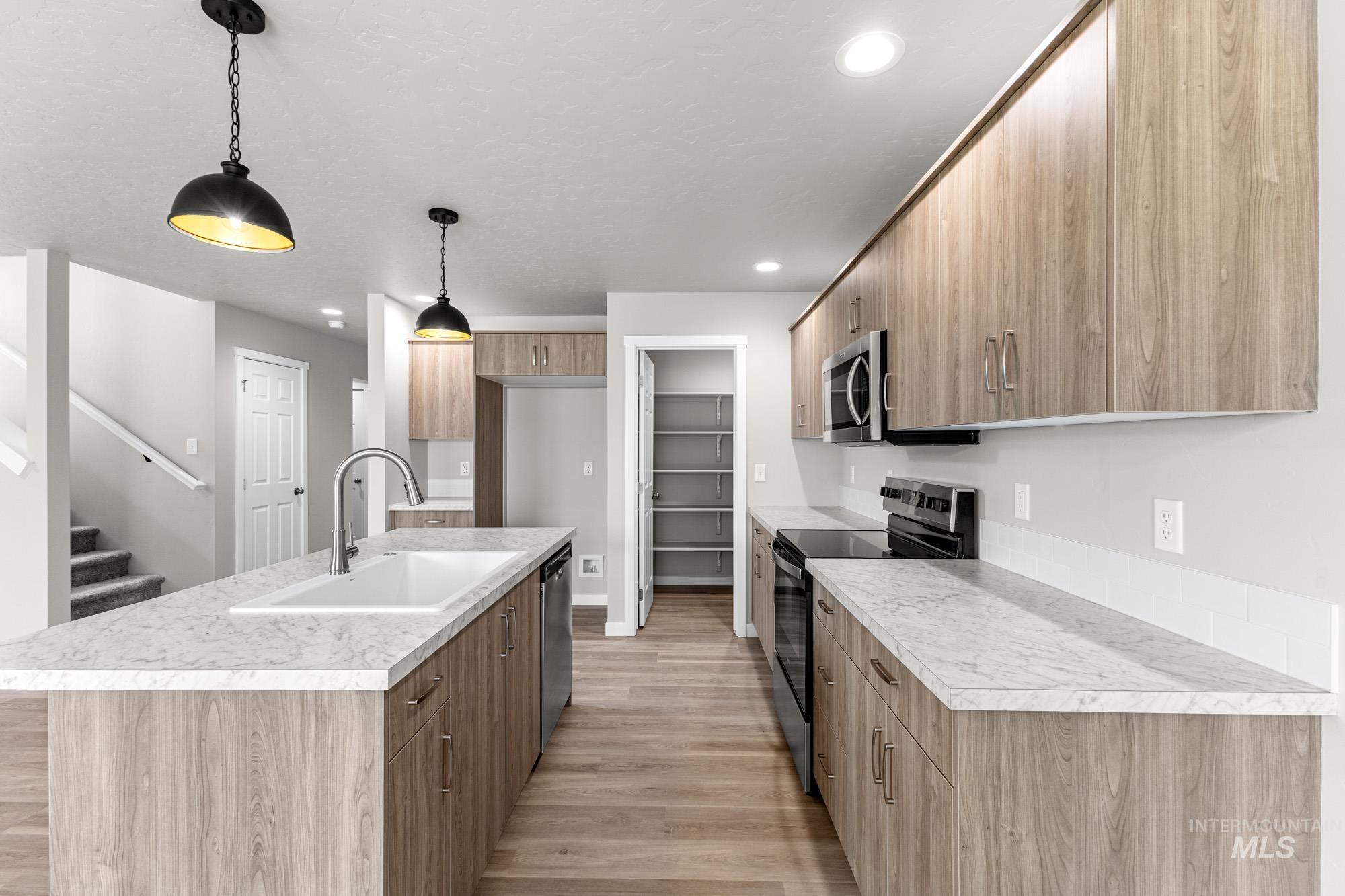 3143 W Animas Creek Dr, Kuna, Idaho 83634, 3 Bedrooms, 2.5 Bathrooms, Residential For Sale, Price $456,990, 98999819