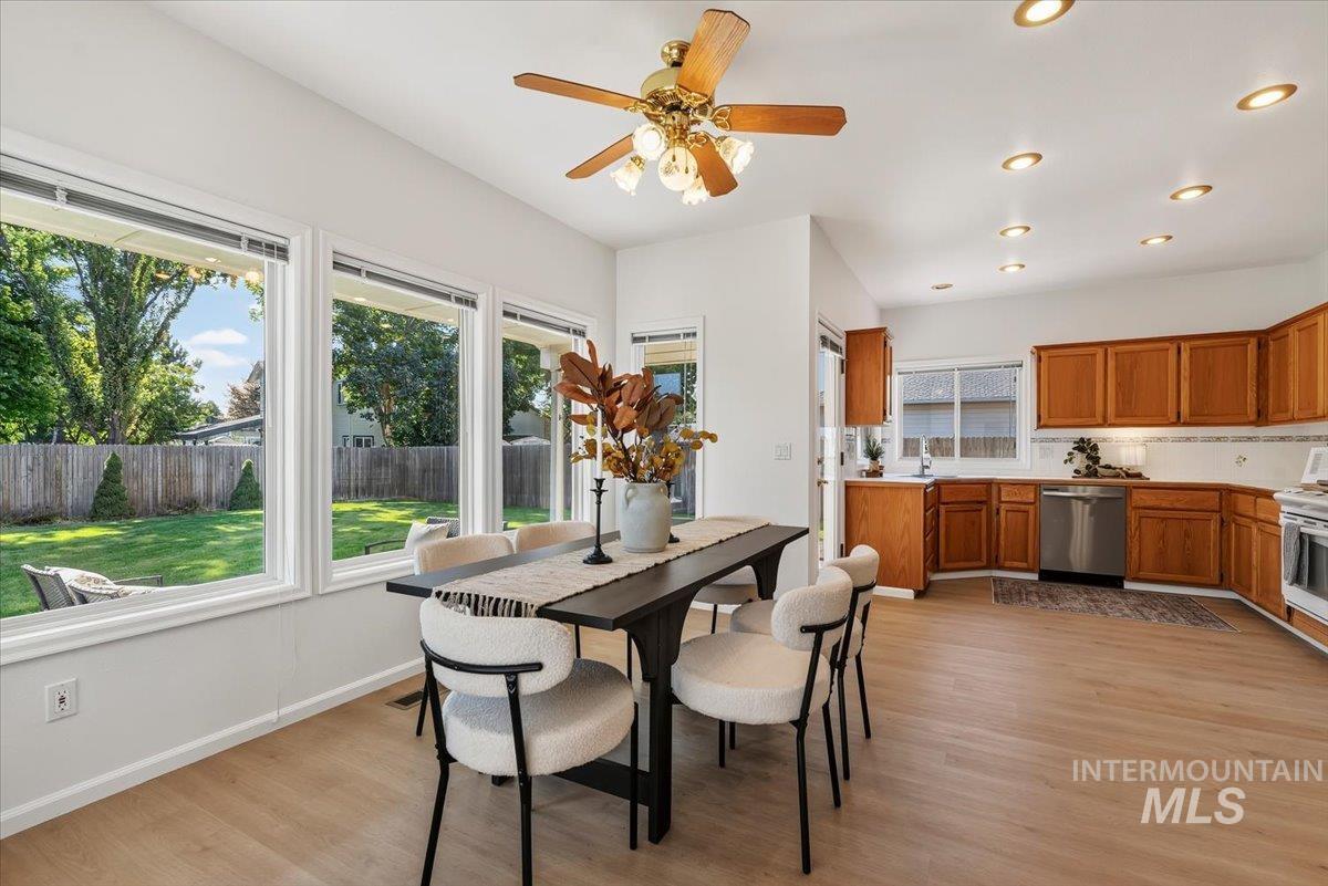 1830 SE 3rd Way, Meridian, Idaho 83642, 3 Bedrooms, 3 Bathrooms, Residential For Sale, Price $619,900, 98999820