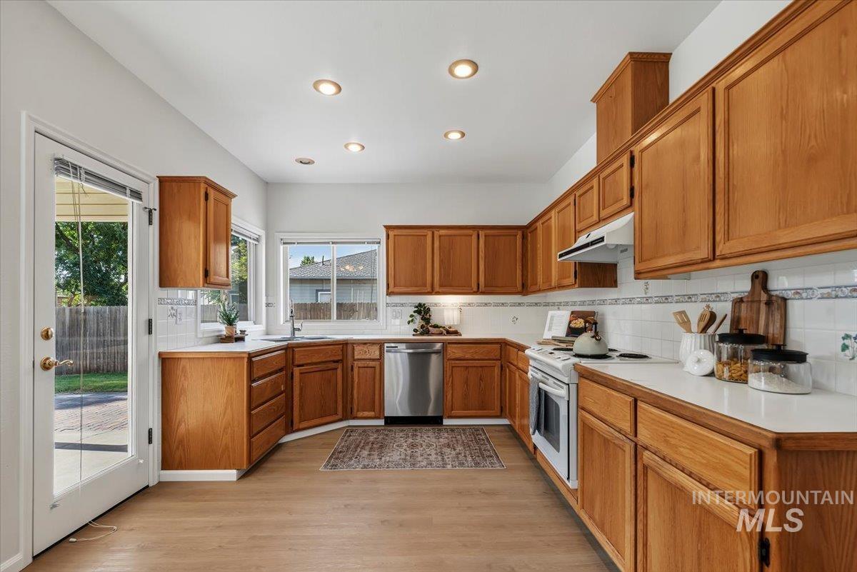 1830 SE 3rd Way, Meridian, Idaho 83642, 3 Bedrooms, 3 Bathrooms, Residential For Sale, Price $619,900, 98999820