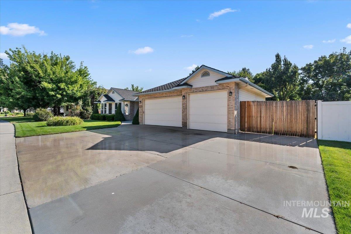 1830 SE 3rd Way, Meridian, Idaho 83642, 3 Bedrooms, 3 Bathrooms, Residential For Sale, Price $619,900, 98999820