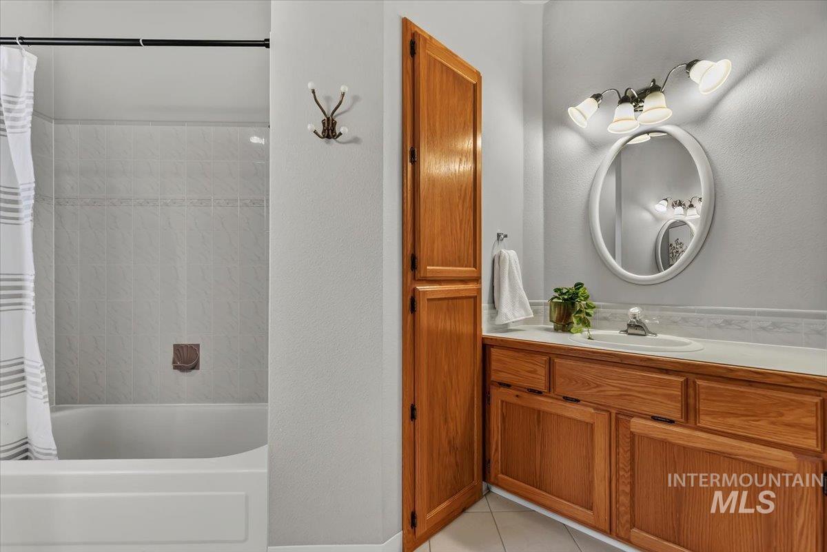 1830 SE 3rd Way, Meridian, Idaho 83642, 3 Bedrooms, 3 Bathrooms, Residential For Sale, Price $619,900, 98999820