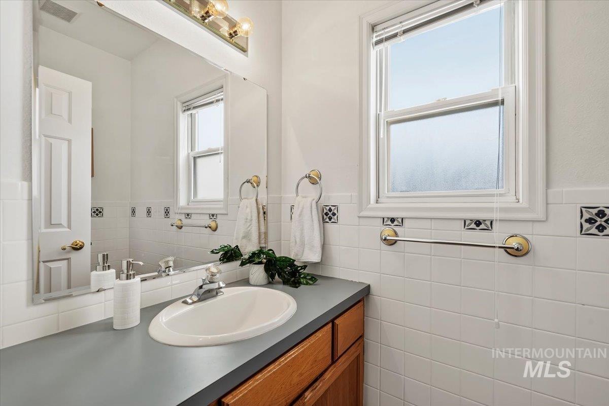 1830 SE 3rd Way, Meridian, Idaho 83642, 3 Bedrooms, 3 Bathrooms, Residential For Sale, Price $619,900, 98999820