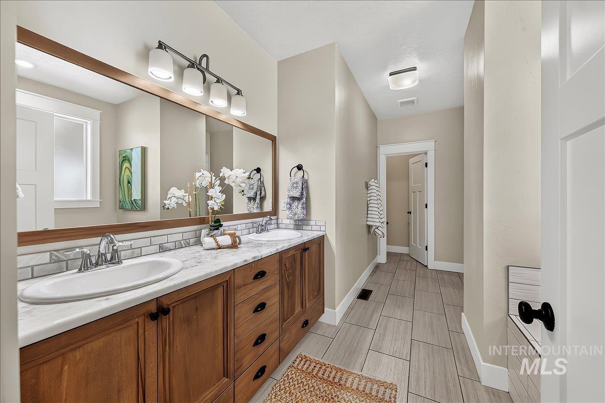 3901 E Woodville Dr., Meridian, Idaho 83642, 4 Bedrooms, 3 Bathrooms, Residential For Sale, Price $849,900, 98999822