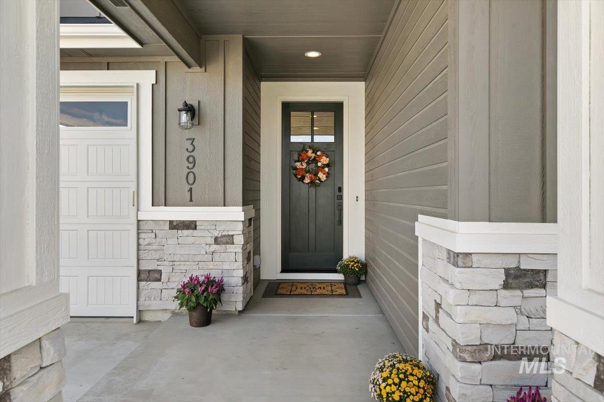 3901 E Woodville Dr., Meridian, Idaho 83642, 4 Bedrooms, 3 Bathrooms, Residential For Sale, Price $849,900, 98999822