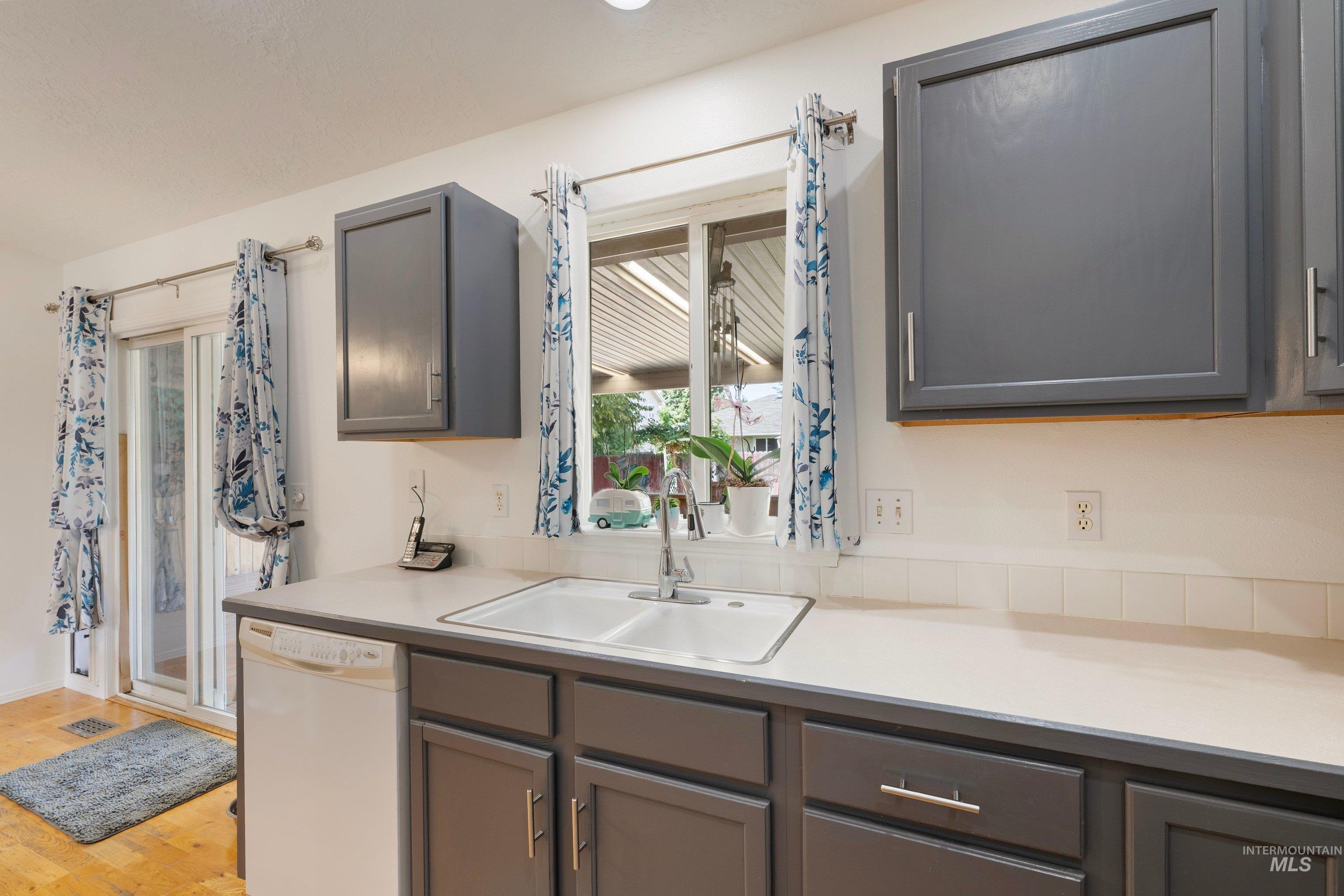 13664 W Meadowdale Dr, Boise, Idaho 83713, 3 Bedrooms, 2 Bathrooms, Residential For Sale, Price $434,900, 98999824