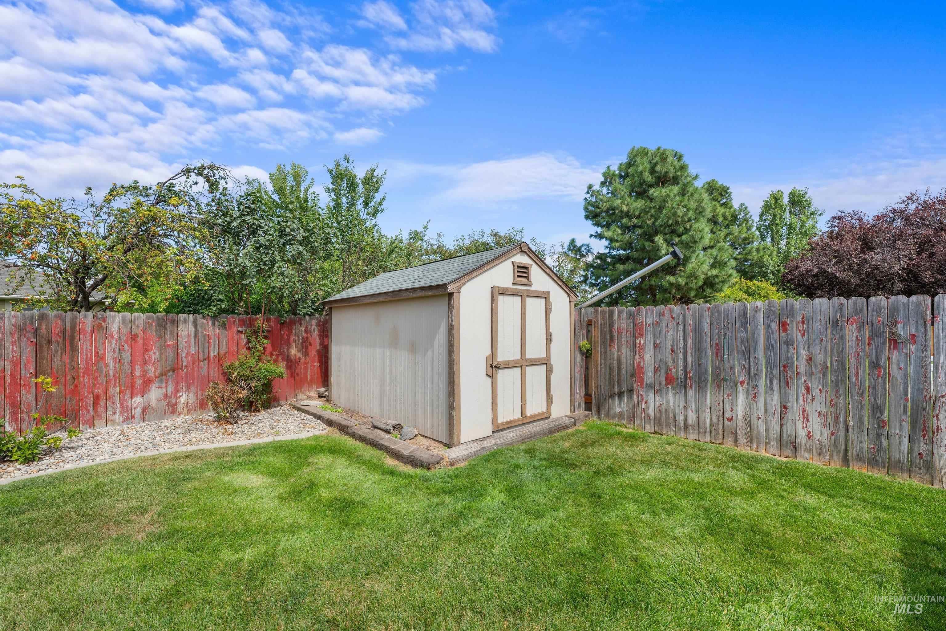 13664 W Meadowdale Dr, Boise, Idaho 83713, 3 Bedrooms, 2 Bathrooms, Residential For Sale, Price $434,900, 98999824