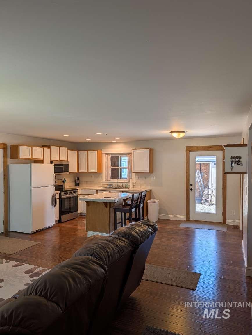 933 Baldwin Ln, Fairfield, Idaho 83327, 3 Bedrooms, 2 Bathrooms, Residential For Sale, Price $375,000, 98999826