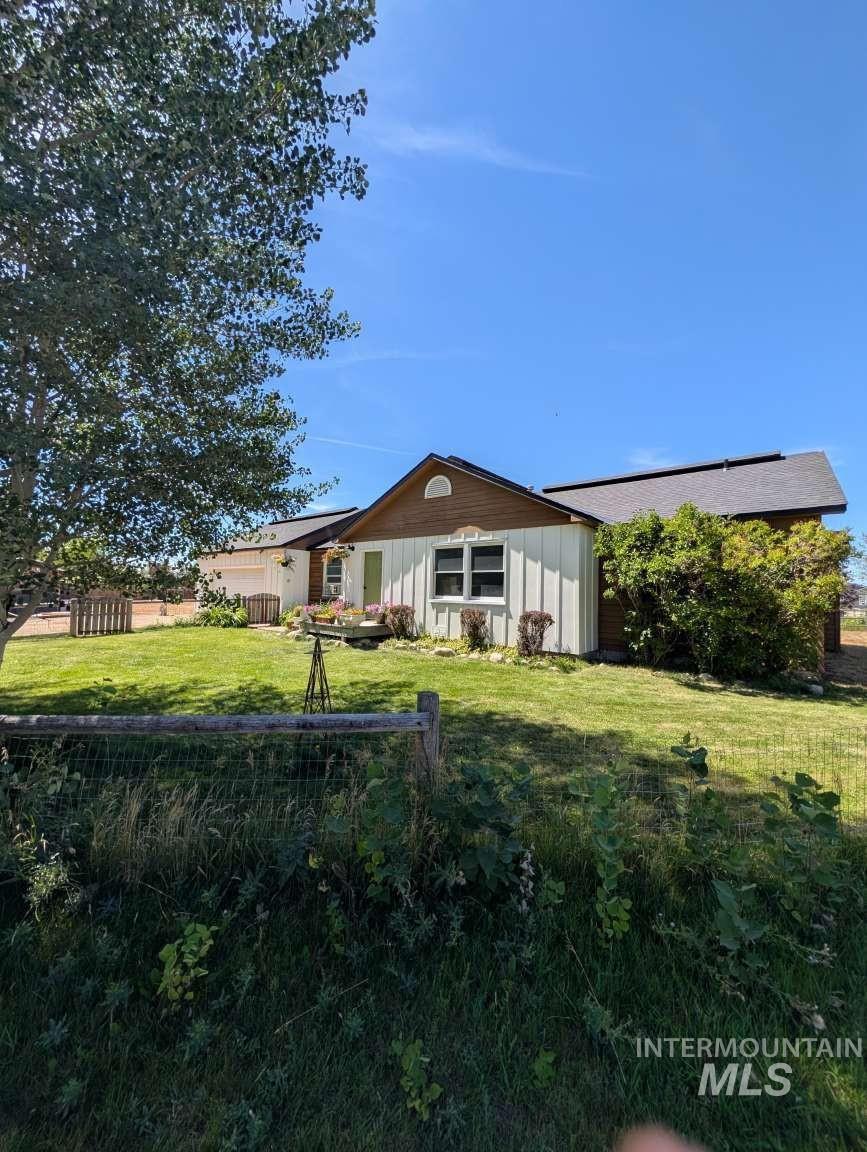 933 Baldwin Ln, Fairfield, Idaho 83327, 3 Bedrooms, 2 Bathrooms, Residential For Sale, Price $375,000, 98999826