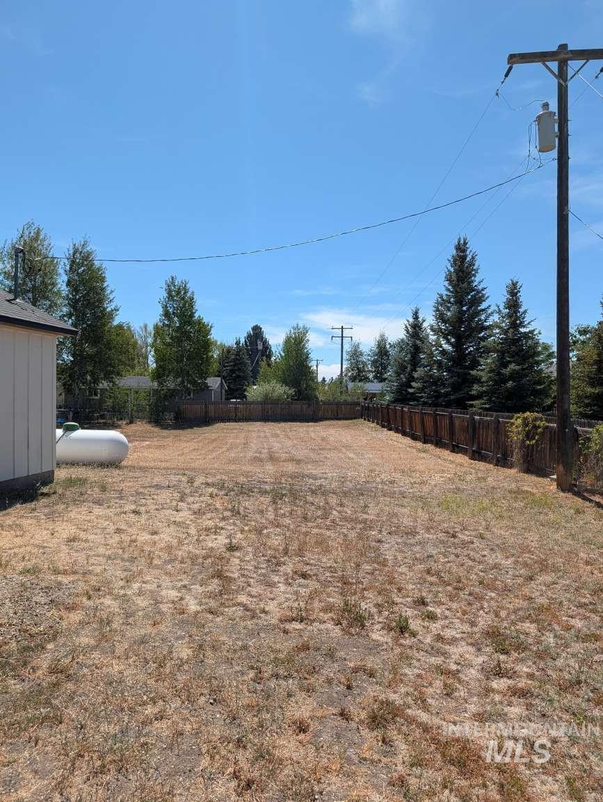 933 Baldwin Ln, Fairfield, Idaho 83327, 3 Bedrooms, 2 Bathrooms, Residential For Sale, Price $375,000, 98999826