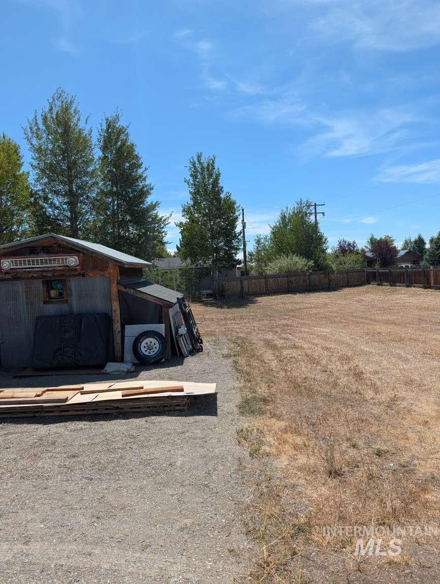 933 Baldwin Ln, Fairfield, Idaho 83327, 3 Bedrooms, 2 Bathrooms, Residential For Sale, Price $375,000, 98999826