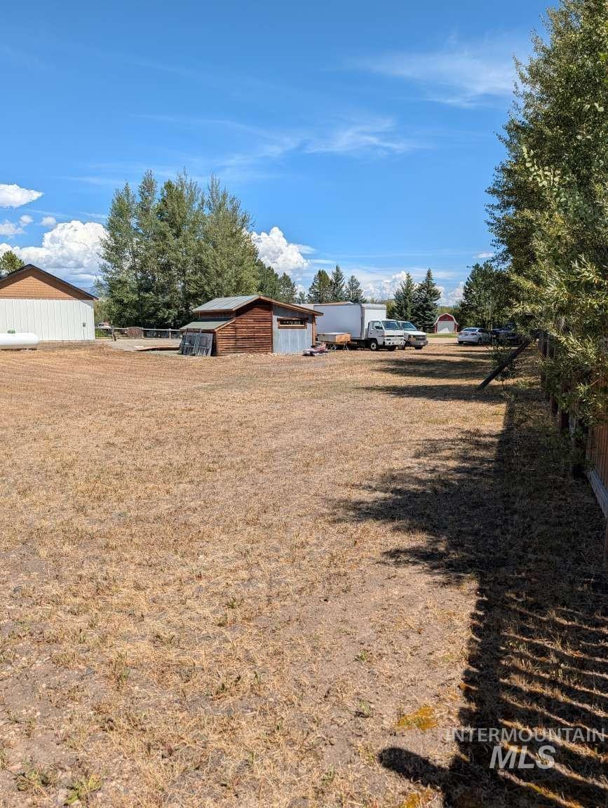 933 Baldwin Ln, Fairfield, Idaho 83327, 3 Bedrooms, 2 Bathrooms, Residential For Sale, Price $375,000, 98999826