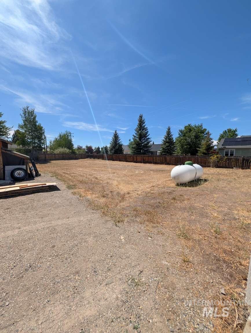 933 Baldwin Ln, Fairfield, Idaho 83327, 3 Bedrooms, 2 Bathrooms, Residential For Sale, Price $375,000, 98999826