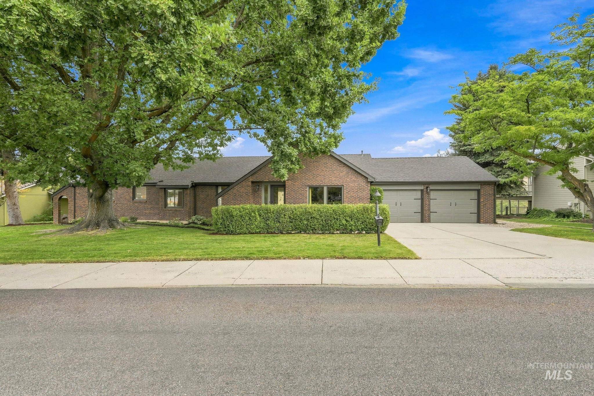2256 E Table Rock Rd, Boise, Idaho 83712, 3 Bedrooms, 2.5 Bathrooms, Residential For Sale, Price $1,275,000, 98999834