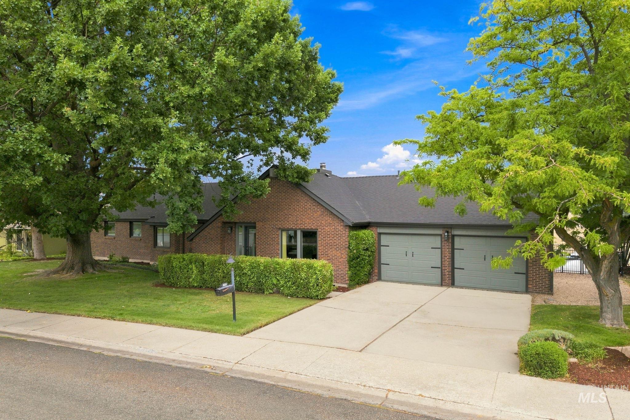 2256 E Table Rock Rd, Boise, Idaho 83712, 3 Bedrooms, 2.5 Bathrooms, Residential For Sale, Price $1,275,000, 98999834