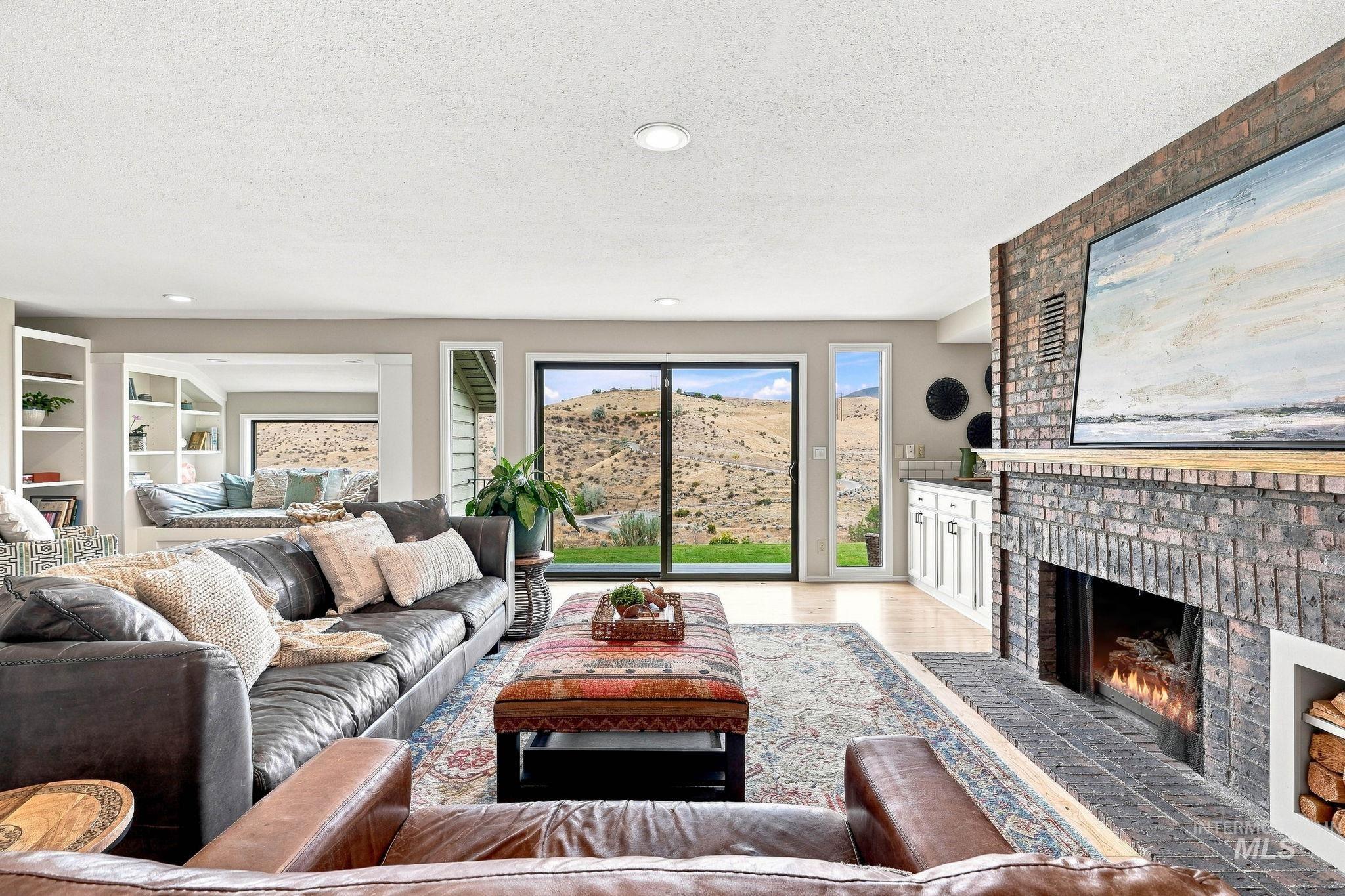 2256 E Table Rock Rd, Boise, Idaho 83712, 3 Bedrooms, 2.5 Bathrooms, Residential For Sale, Price $1,275,000, 98999834