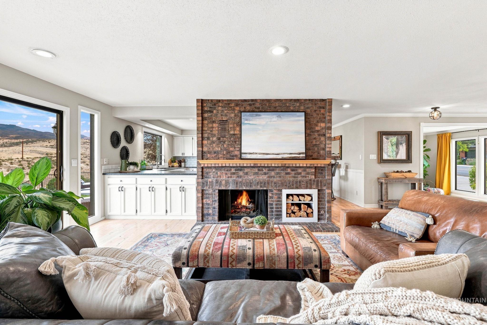 2256 E Table Rock Rd, Boise, Idaho 83712, 3 Bedrooms, 2.5 Bathrooms, Residential For Sale, Price $1,275,000, 98999834