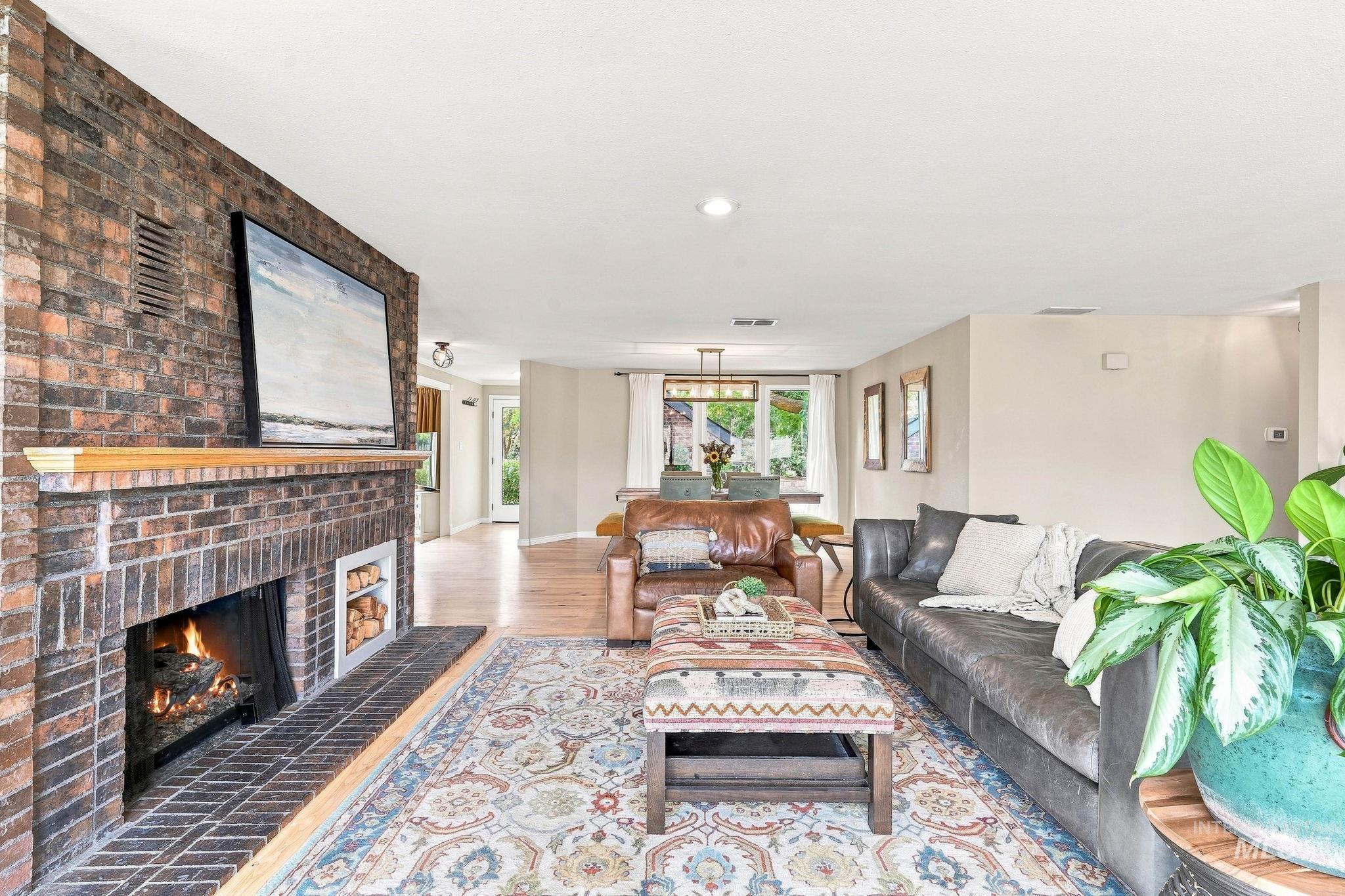 2256 E Table Rock Rd, Boise, Idaho 83712, 3 Bedrooms, 2.5 Bathrooms, Residential For Sale, Price $1,275,000, 98999834