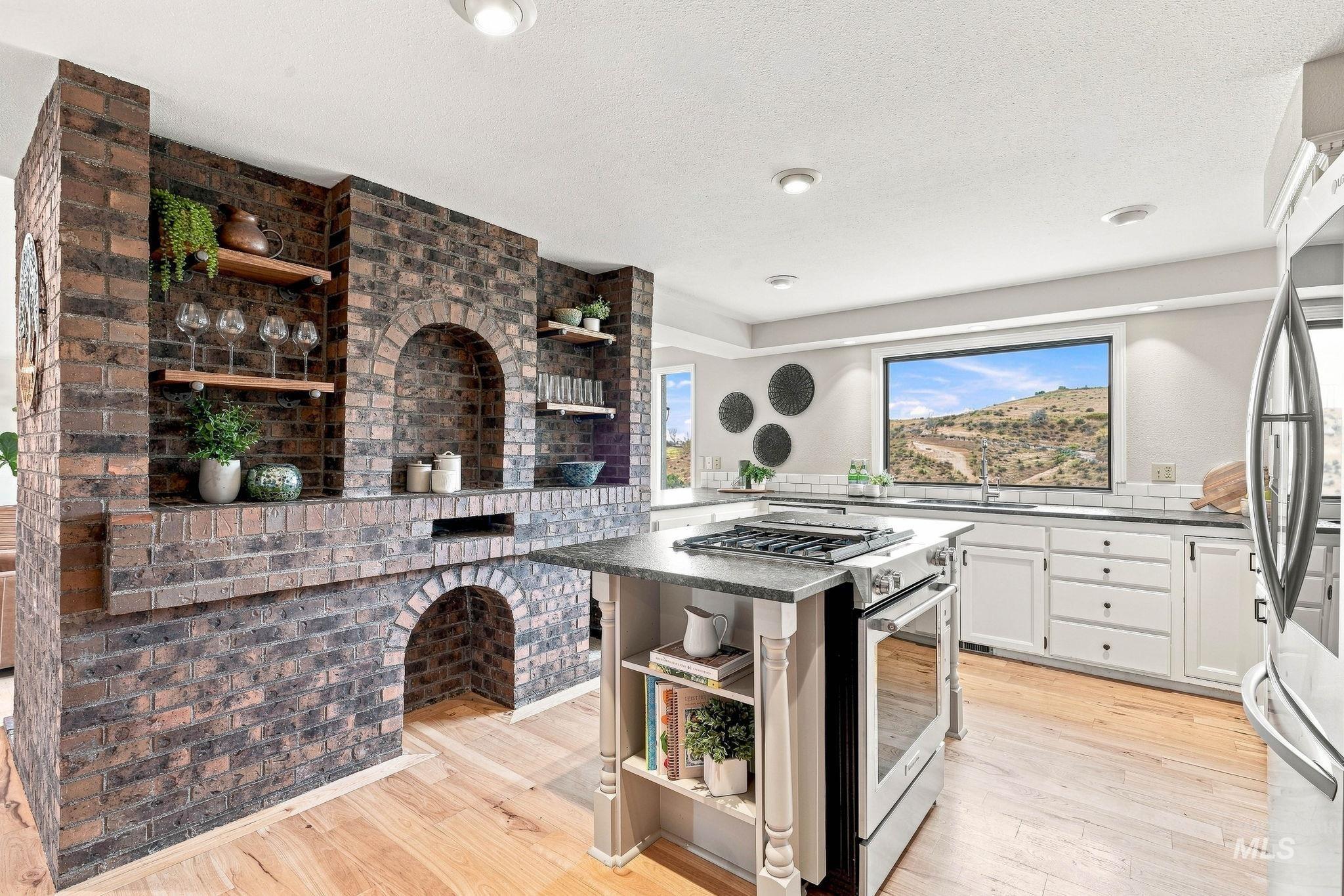 2256 E Table Rock Rd, Boise, Idaho 83712, 3 Bedrooms, 2.5 Bathrooms, Residential For Sale, Price $1,275,000, 98999834