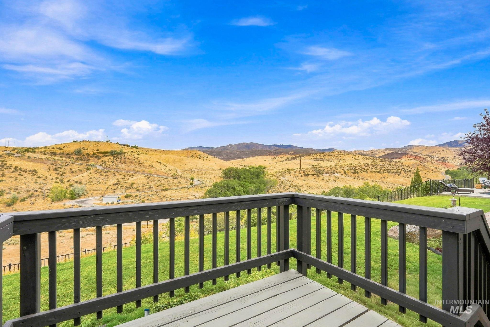 2256 E Table Rock Rd, Boise, Idaho 83712, 3 Bedrooms, 2.5 Bathrooms, Residential For Sale, Price $1,275,000, 98999834