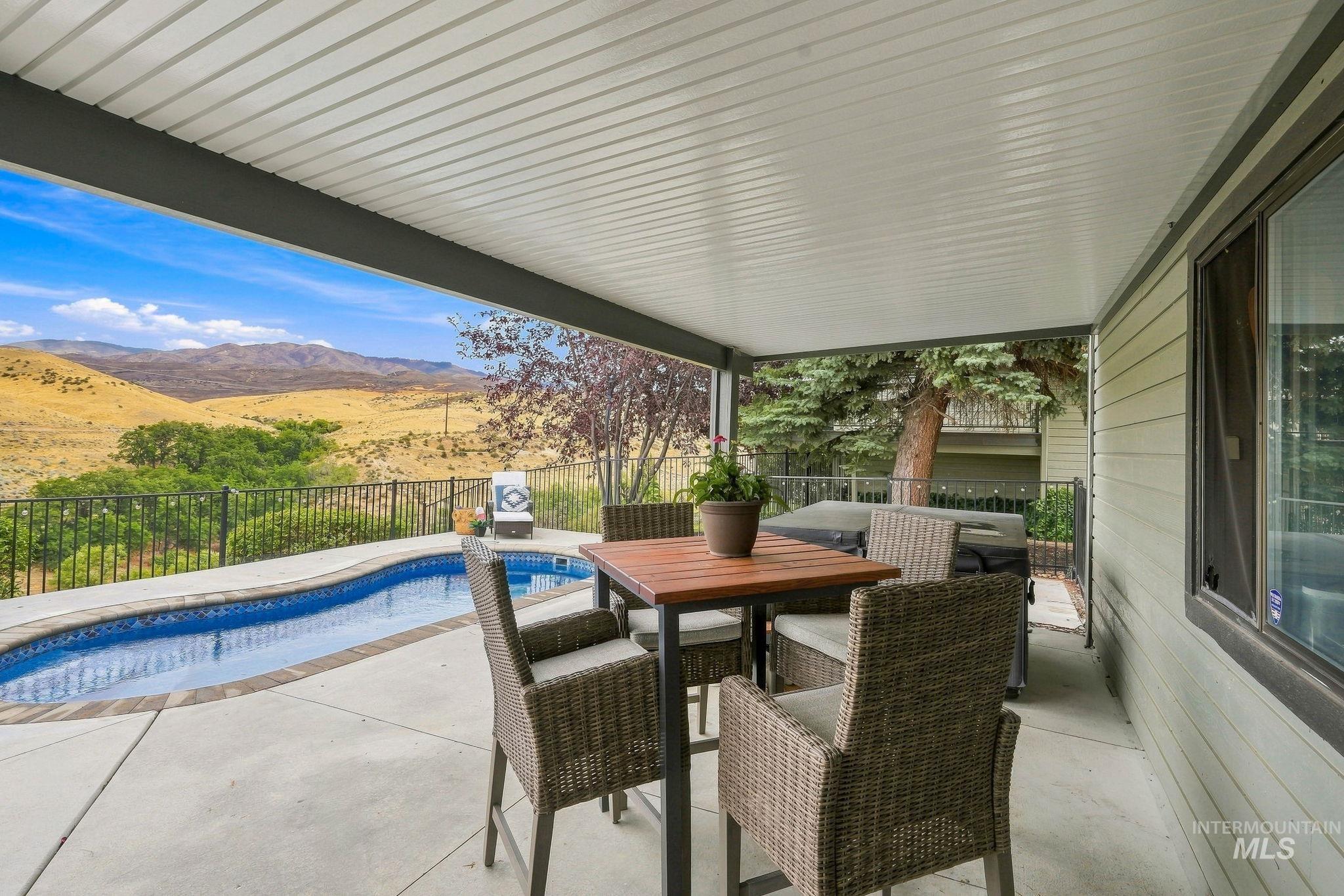 2256 E Table Rock Rd, Boise, Idaho 83712, 3 Bedrooms, 2.5 Bathrooms, Residential For Sale, Price $1,275,000, 98999834