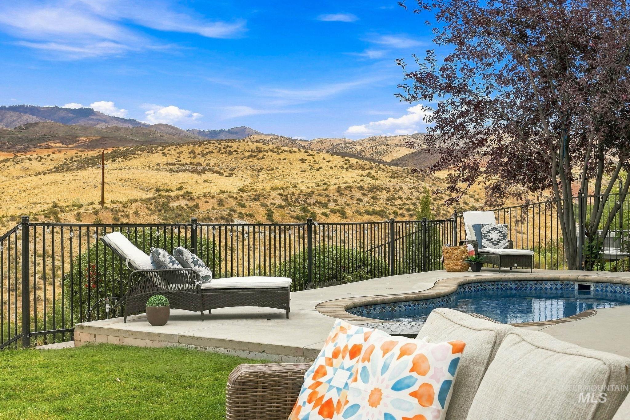 2256 E Table Rock Rd, Boise, Idaho 83712, 3 Bedrooms, 2.5 Bathrooms, Residential For Sale, Price $1,275,000, 98999834