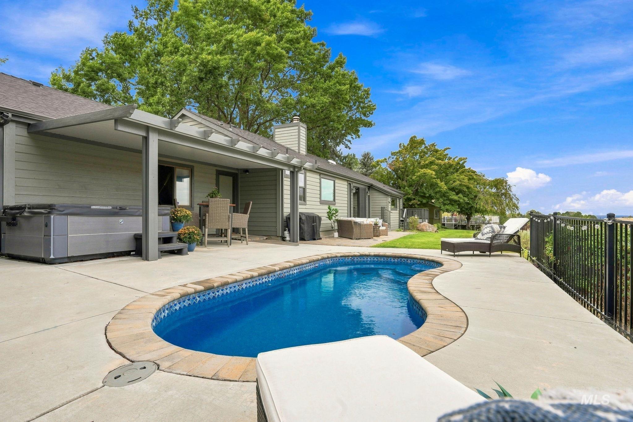 2256 E Table Rock Rd, Boise, Idaho 83712, 3 Bedrooms, 2.5 Bathrooms, Residential For Sale, Price $1,275,000, 98999834