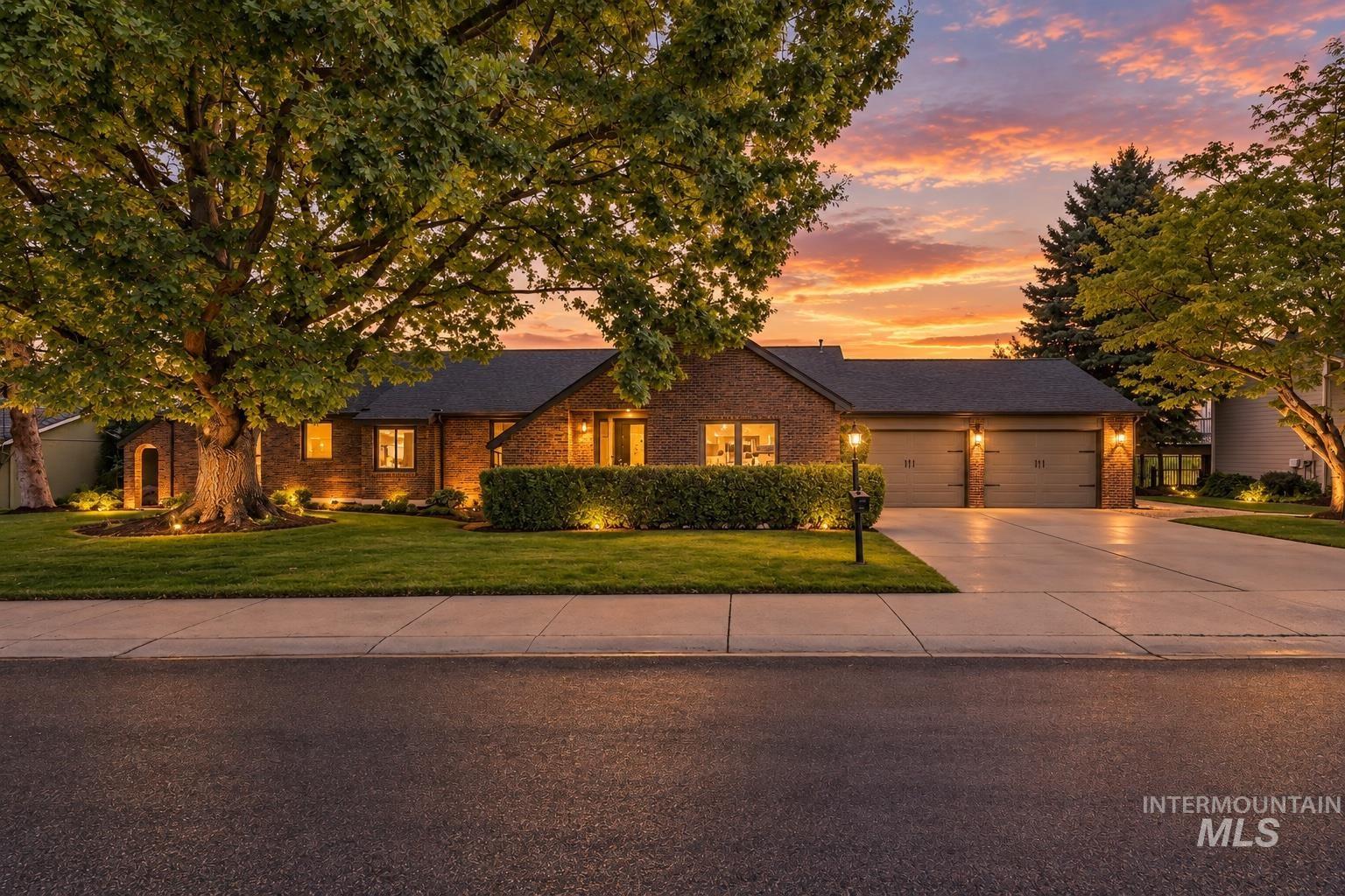2256 E Table Rock Rd, Boise, Idaho 83712, 3 Bedrooms, 2.5 Bathrooms, Residential For Sale, Price $1,275,000, 98999834